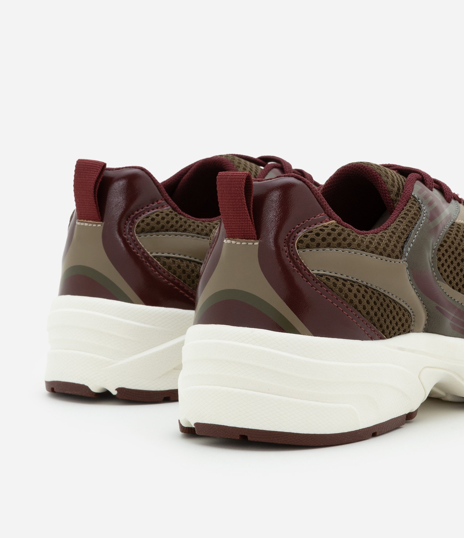 Tênis Jogging em PU Esportivo Sola Contrastante Bordô 5