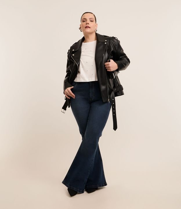 Blusa Gola Redonda e Aplicação de Ilhós Curve & Plus Size
