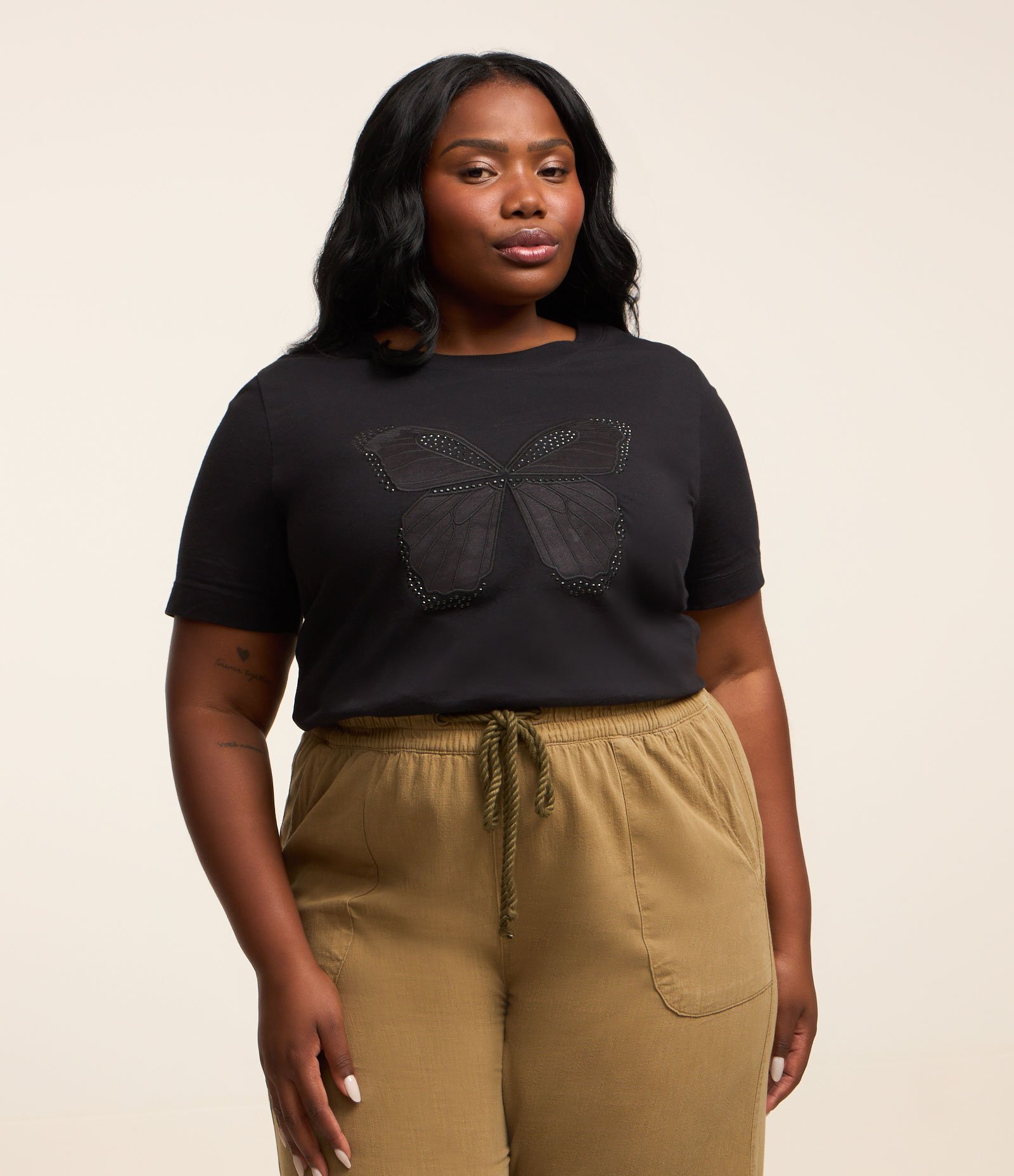 Blusa Bordada de Borboleta com Aplicações Curve & Plus Size Preto 1