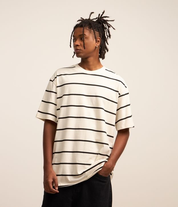 Camiseta Relaxed em Algodão com Listras Finas