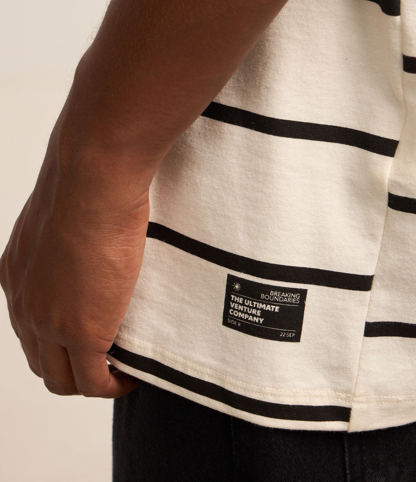 Camiseta Relaxed em Algodão com Listras Finas Branco/Preto 3