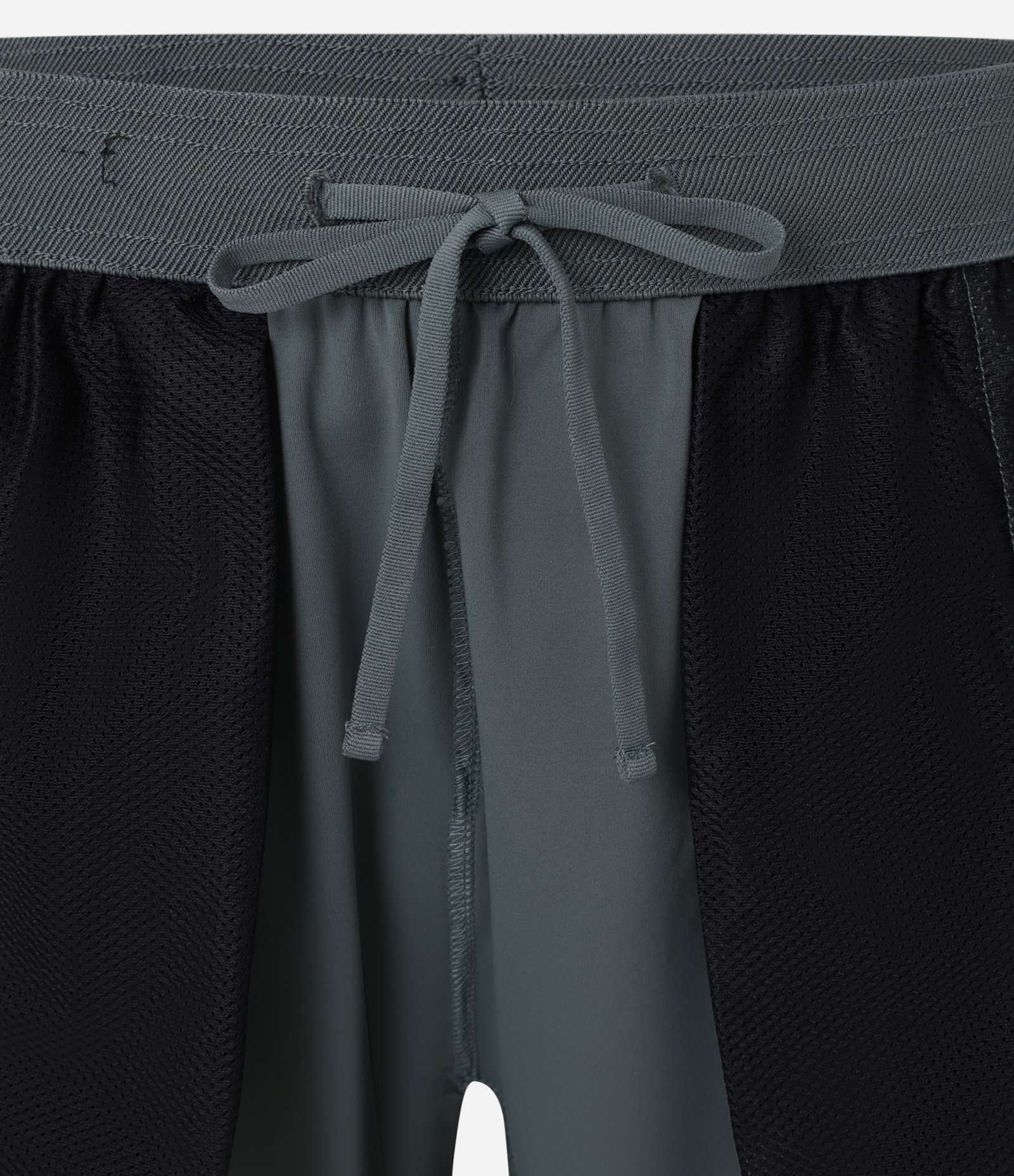 Bermuda Esportiva em Microfibra com Zíper no Bolso 8