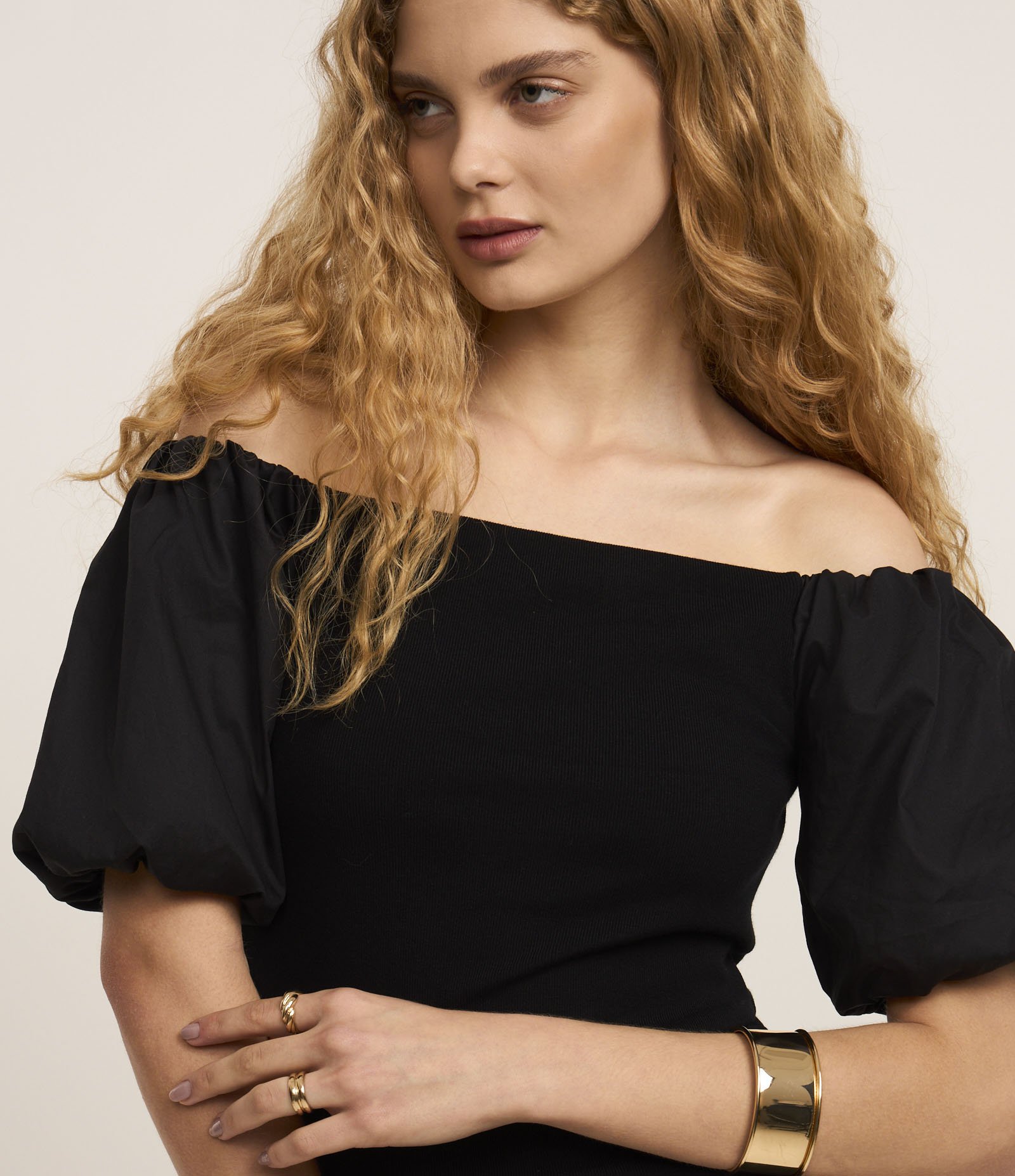 Vestido Curto em Viscose Ombro a Ombro Preto 3