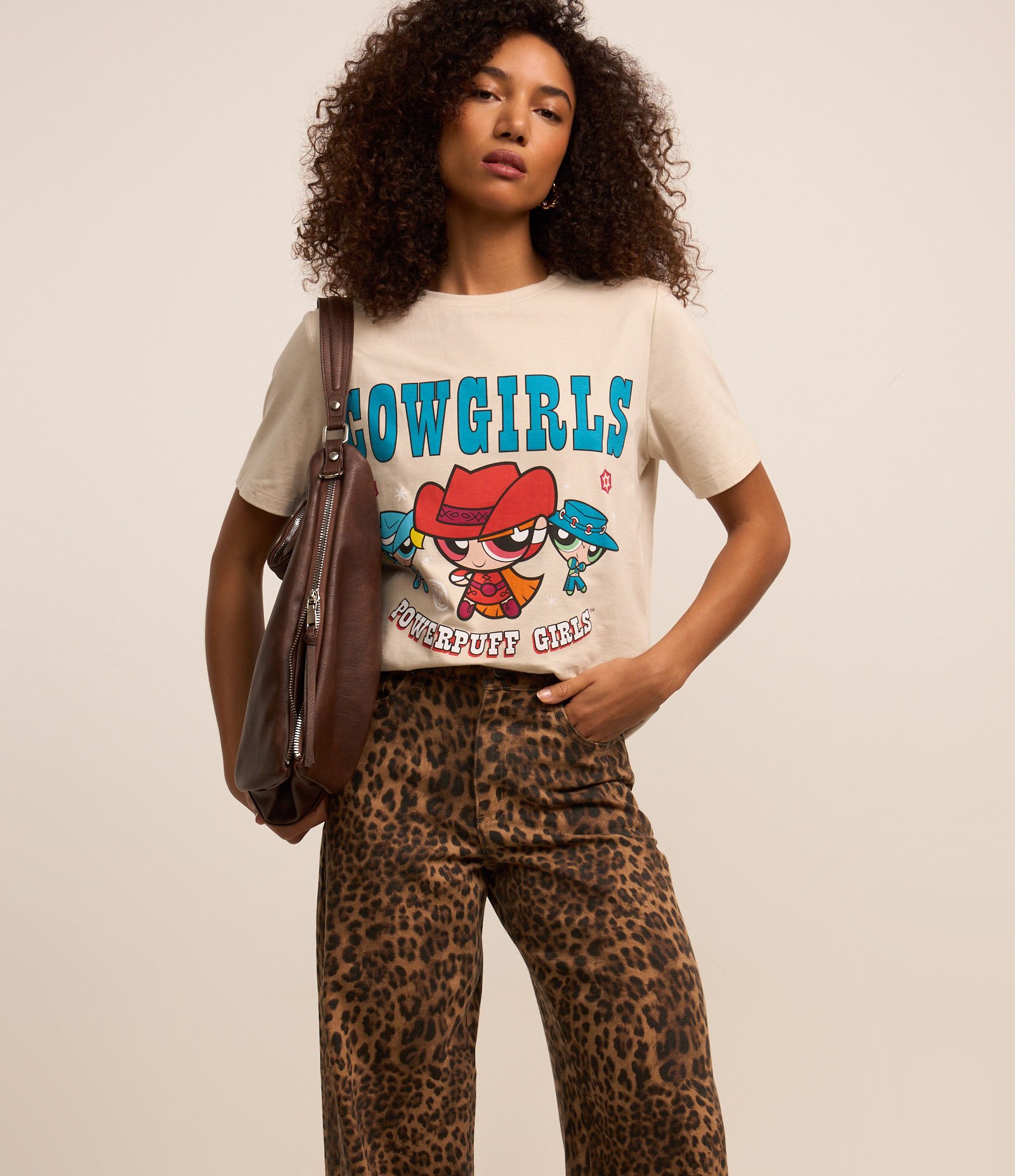 Calça Wide Leg em Sarja com Estampa Animal Print Oncinha Marrom 2