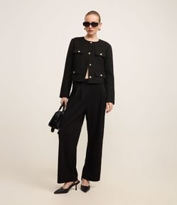 Calça Wide Leg Cintura Alta em Crepe com Cinto e Pregas