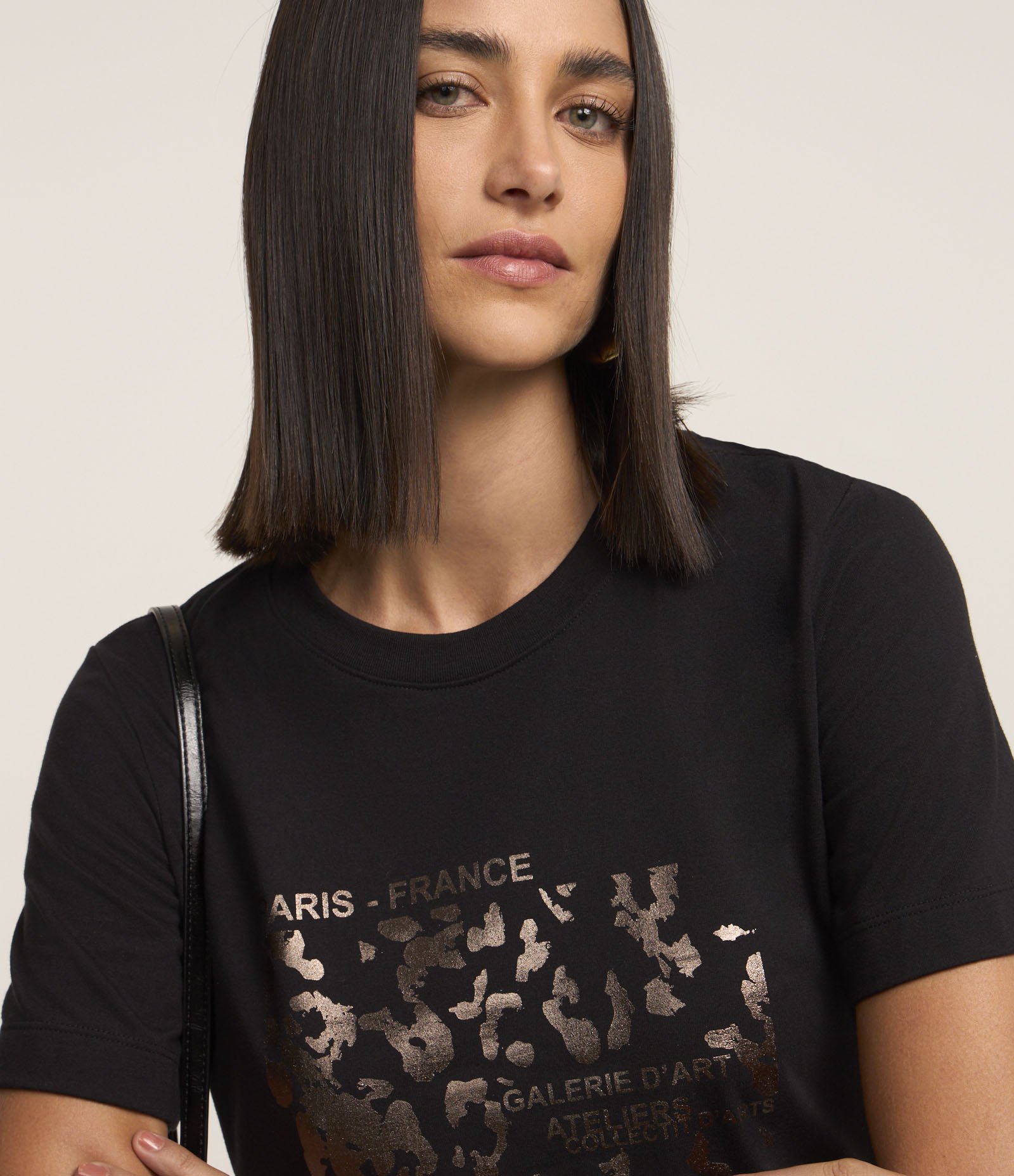 Camiseta Manga Curta com Estampa Animal Print Preto 4