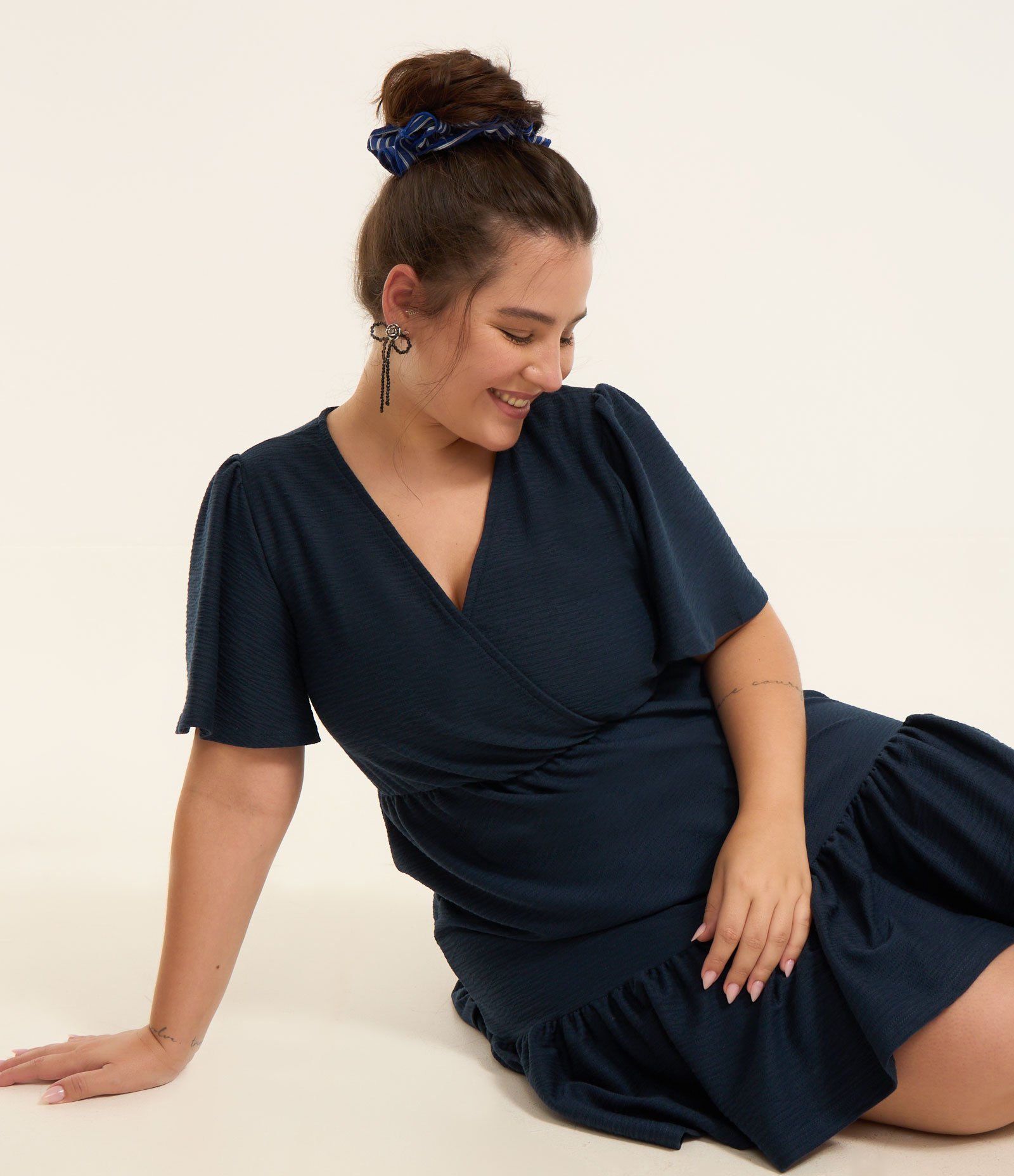 Vestido Curto Texturizado com Manga Ampla Curve & Plus Size Azul 1