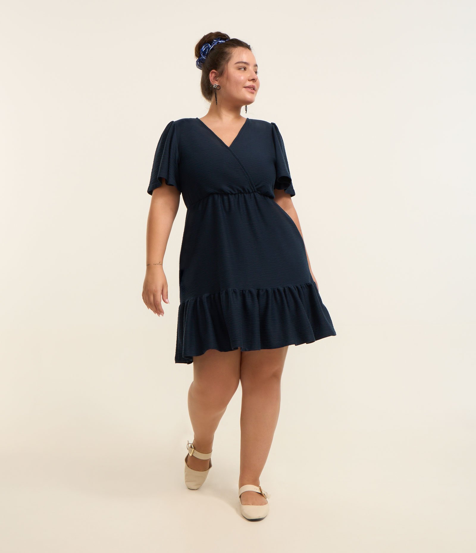 Vestido Curto Texturizado com Manga Ampla Curve & Plus Size Azul 3