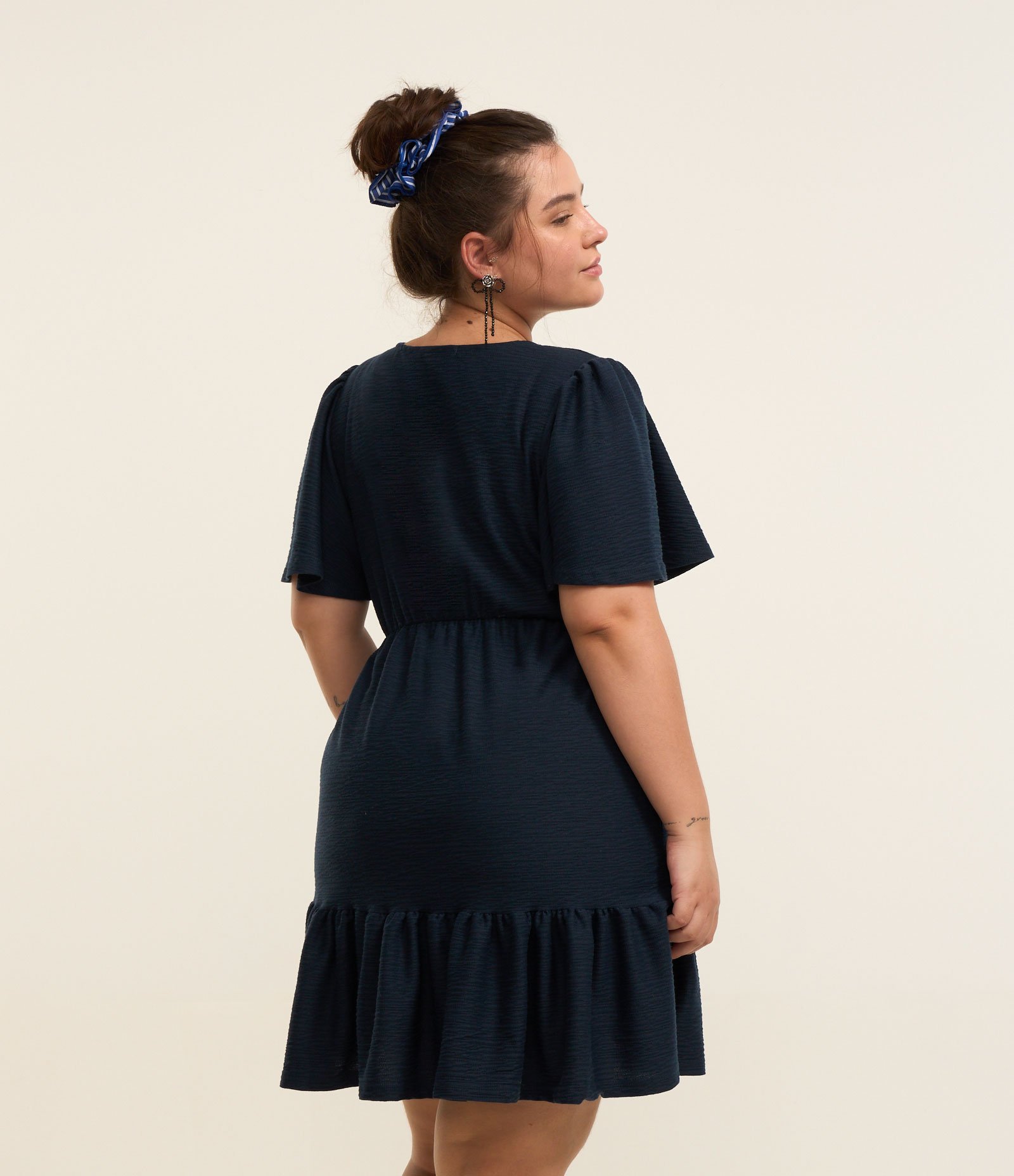 Vestido Curto Texturizado com Manga Ampla Curve & Plus Size Azul 4