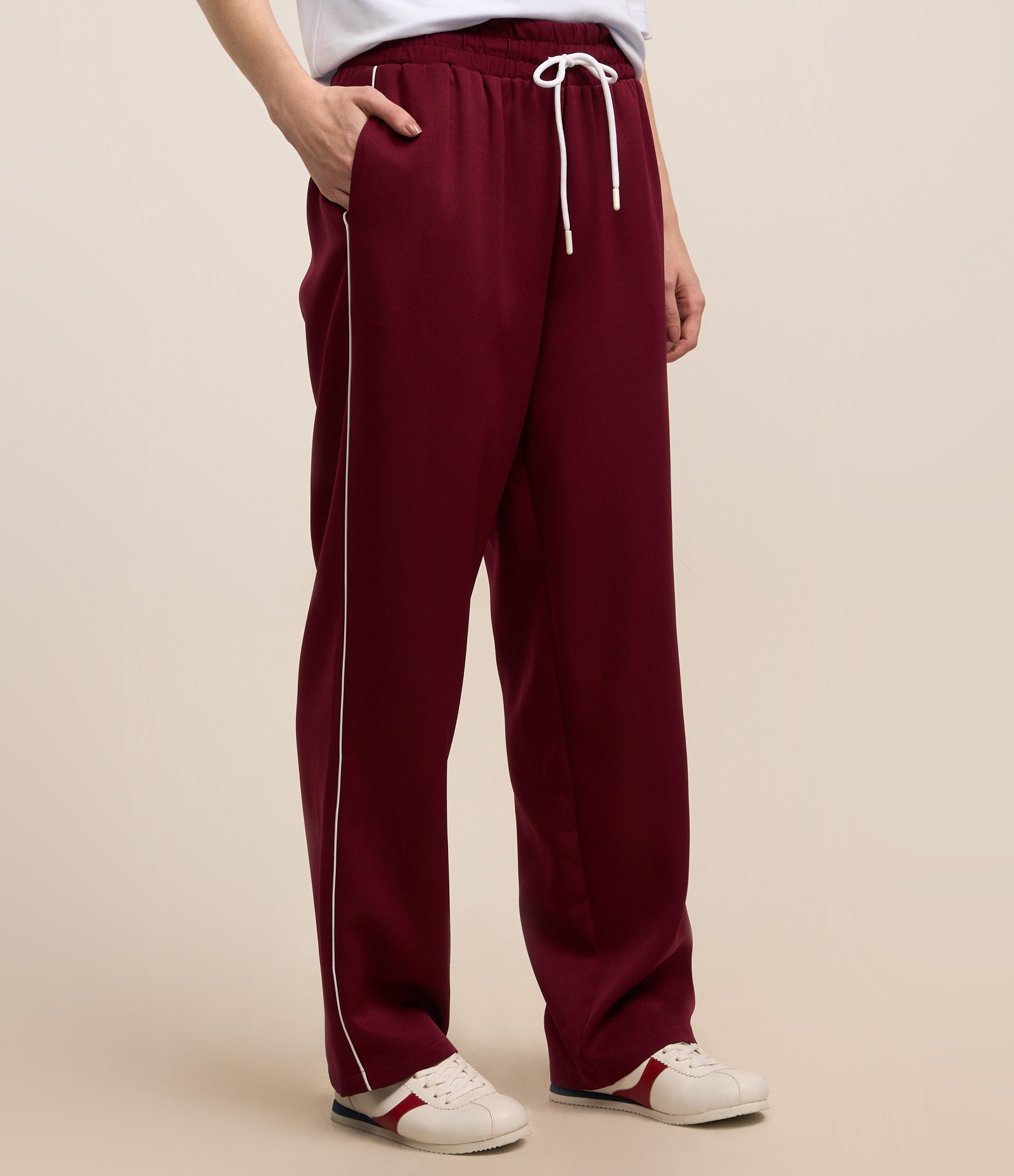 Calça em Alfaiataria com Friso Contrastante e Elástico na Cintura Vinho 3