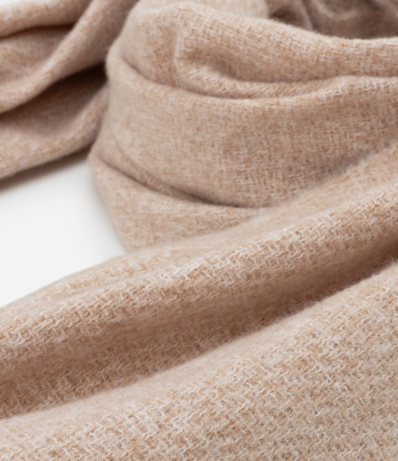 Cachecol Comfy em Flanela com Franjas Bege 3