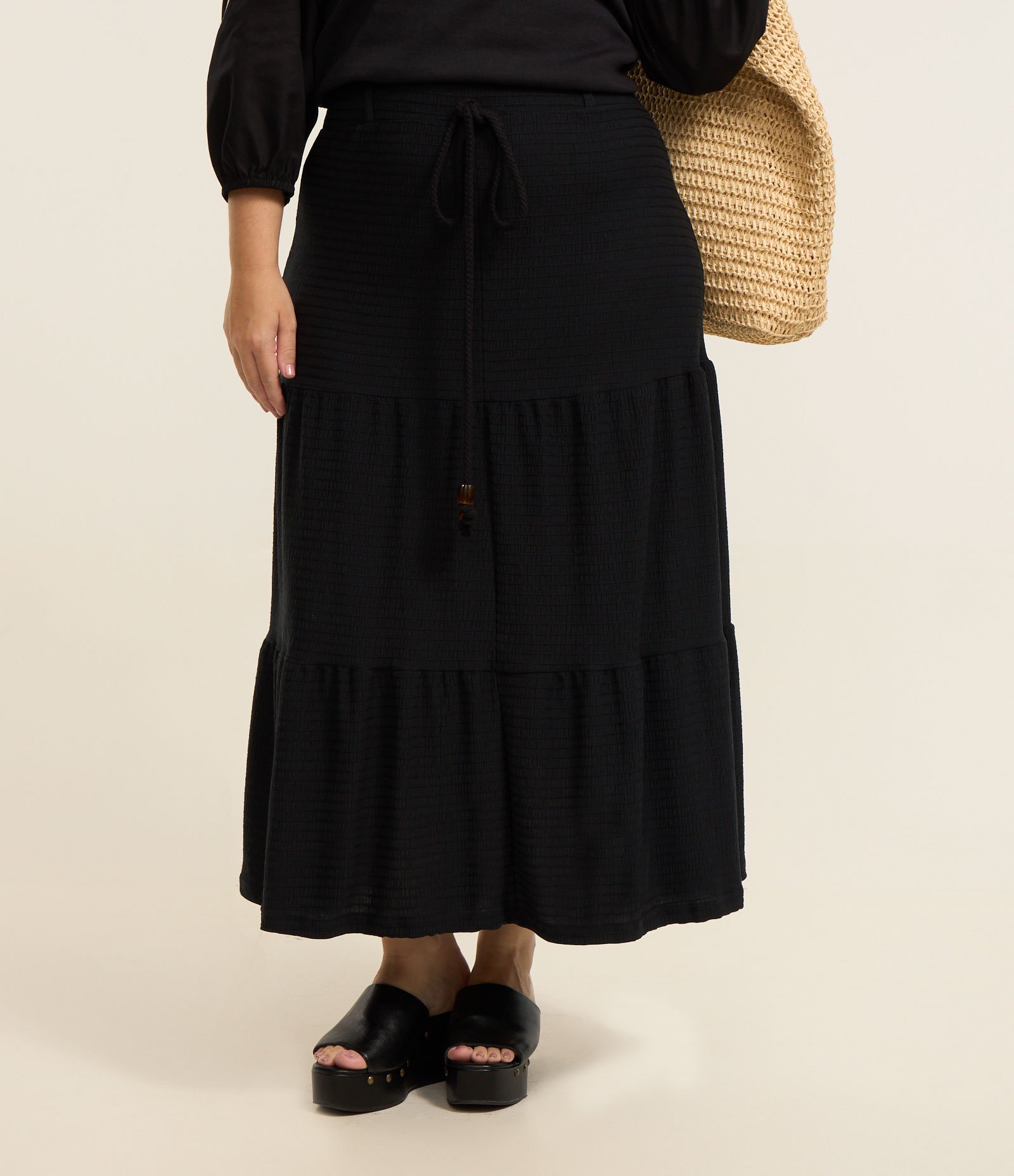 Saia Midi Texturizada com Amarração Curve & Plus Size Preto 2