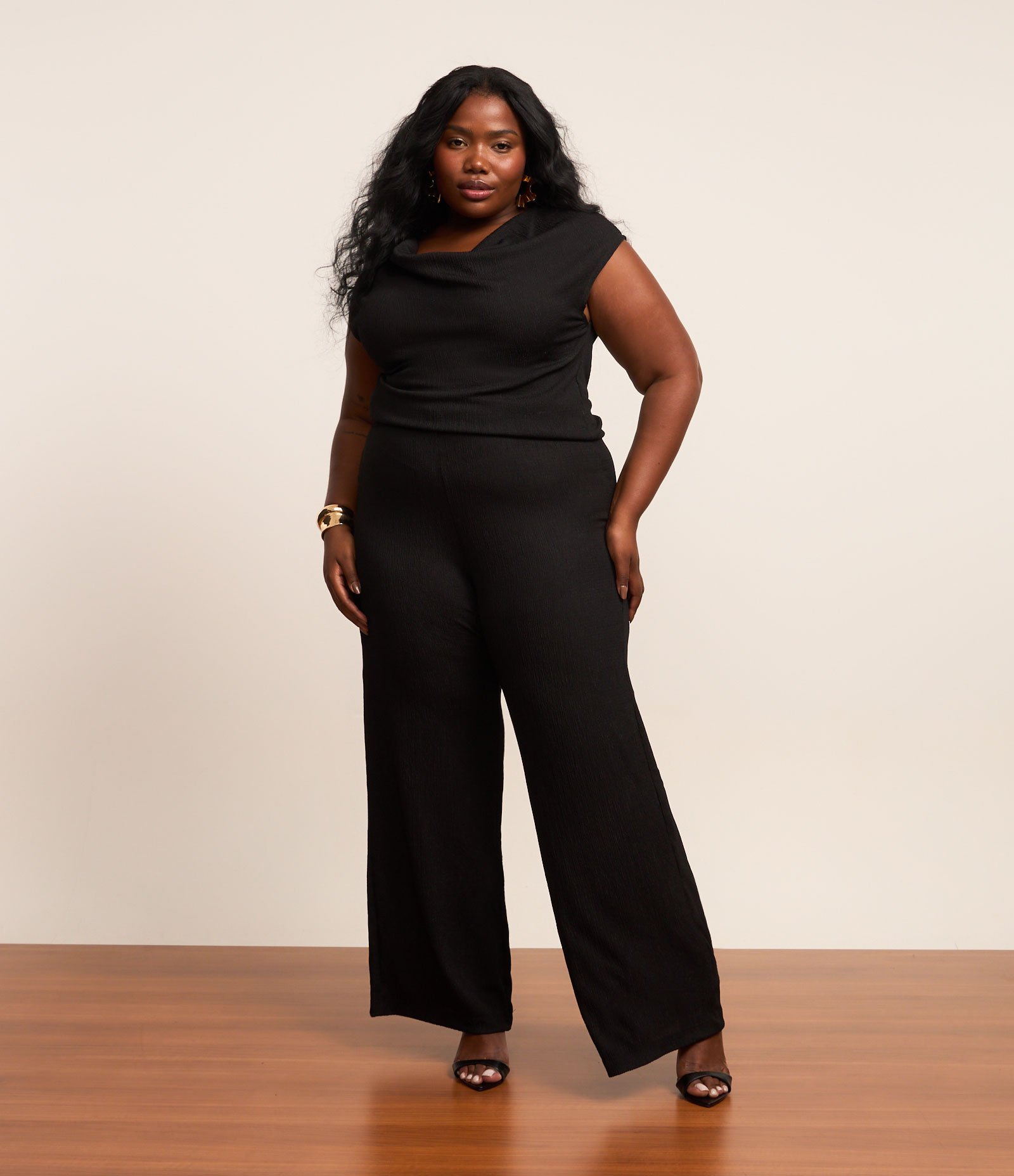 Calça Pantalona em Crepe Curve & Plus Size Preto 1