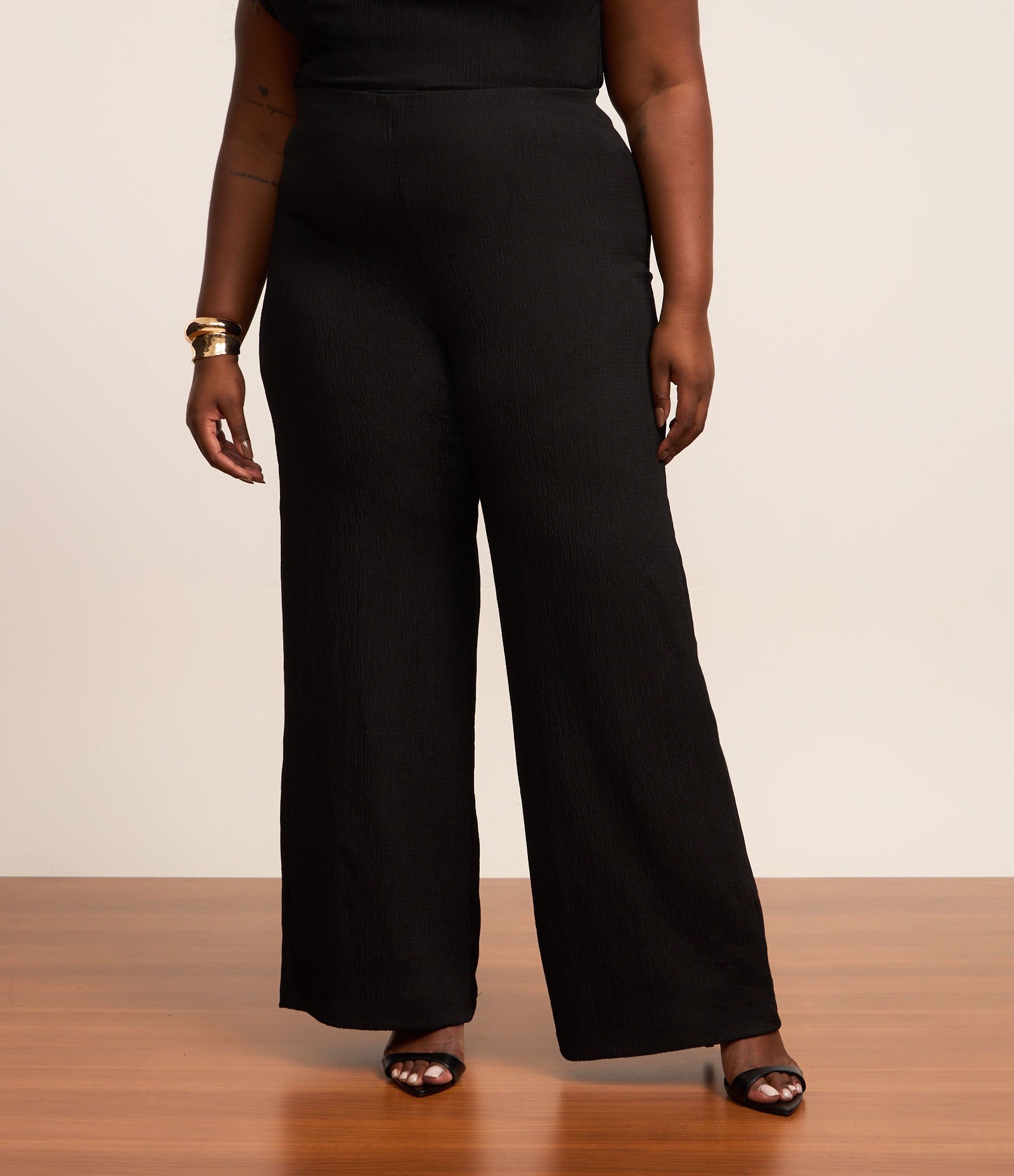 Calça Pantalona em Crepe Curve & Plus Size Preto 2