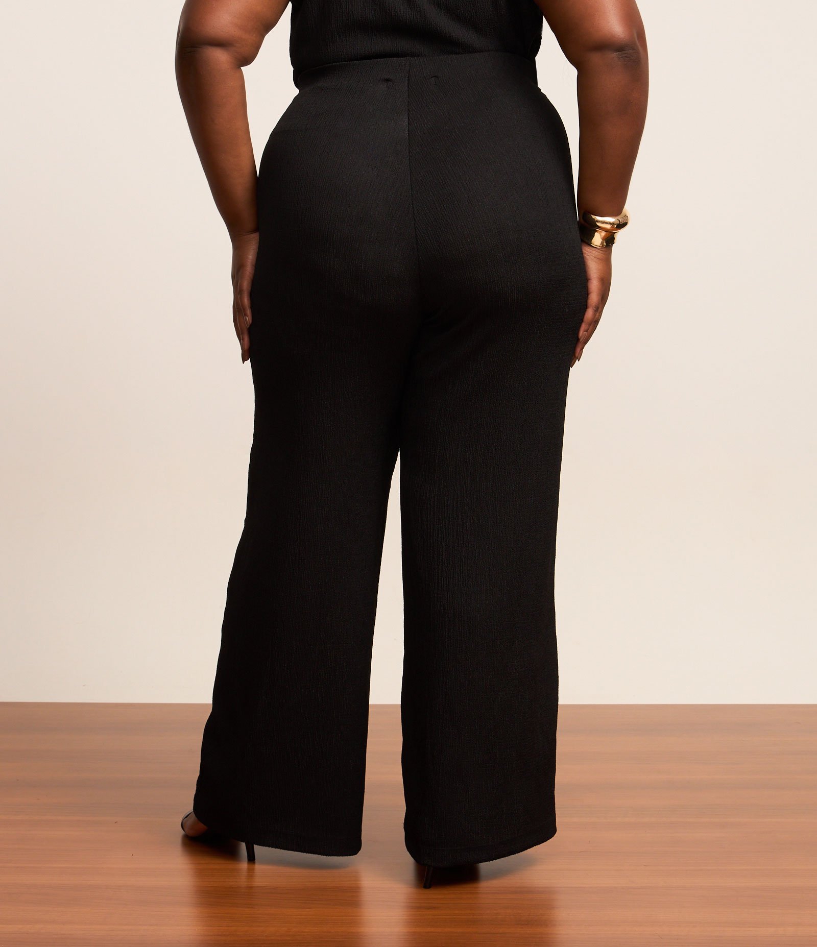 Calça Pantalona em Crepe Curve & Plus Size Preto 3