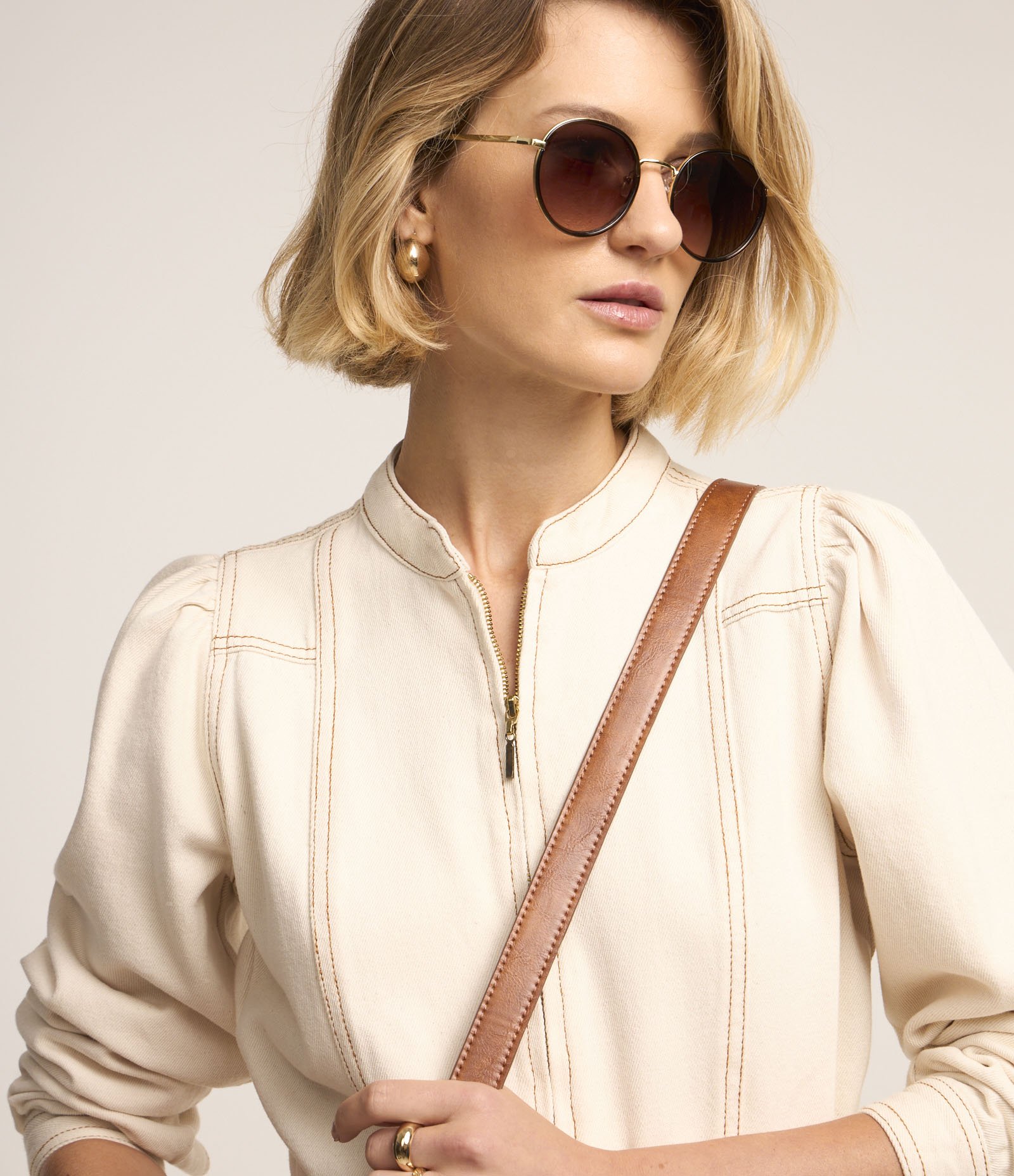 Macacão em Sarja com Cinto com Fivela e Manga Bufante Off White 5