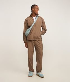 Calça Esportiva em Poliamida com Detalhe em Recortes