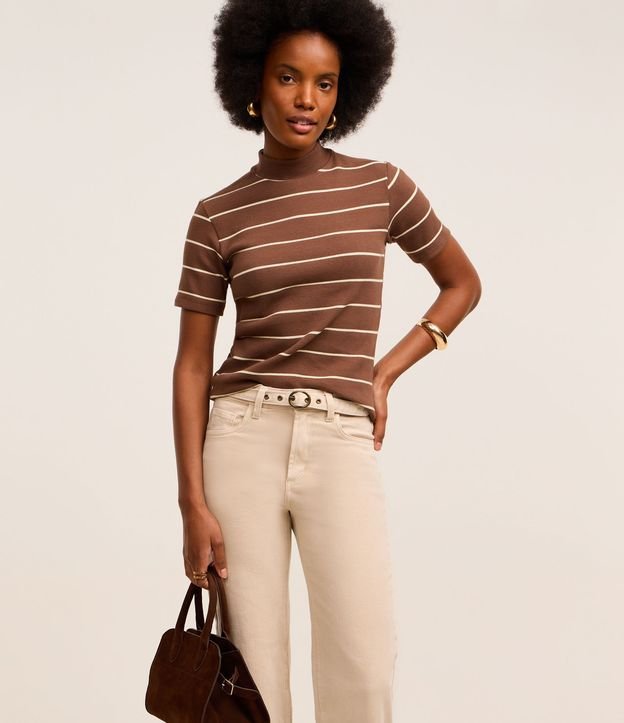 Calça Reta Cropped em Sarja com Cinto Afivelado