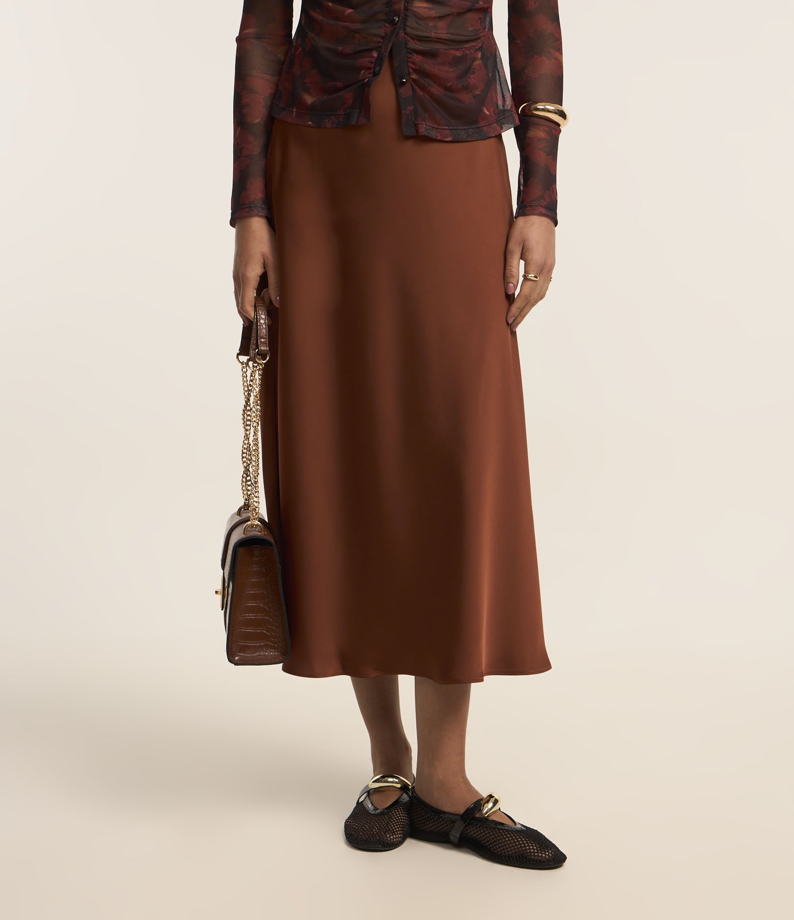 Saia Midi Evasê Slip Acetinada Marrom 3