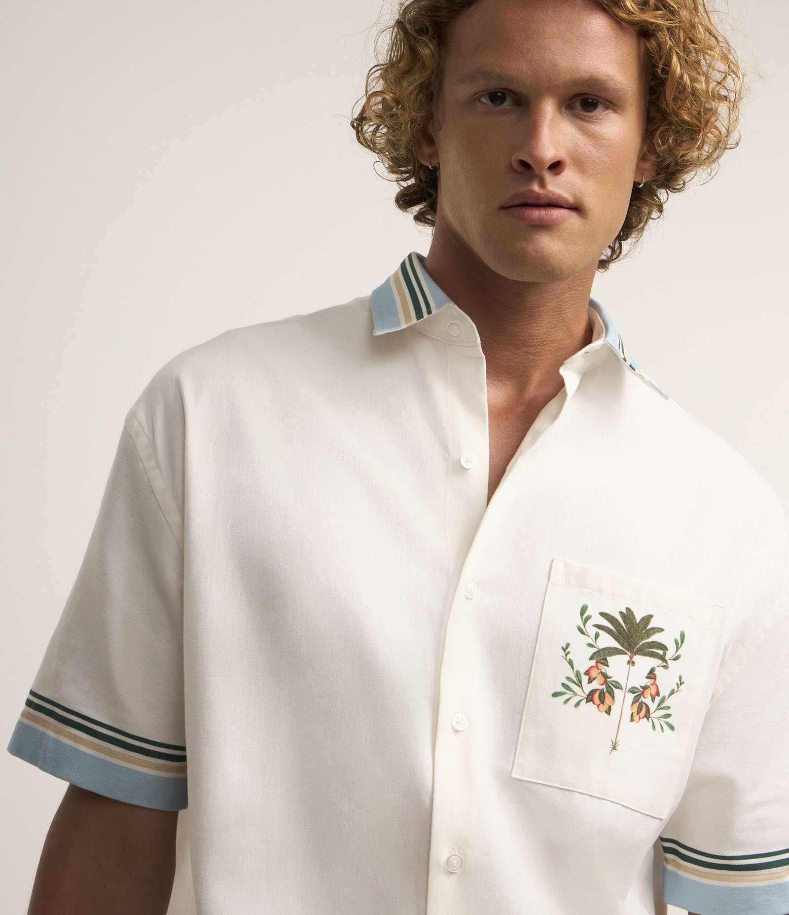 Camisa Boxy com Listras e Bolso Floral Branco 3