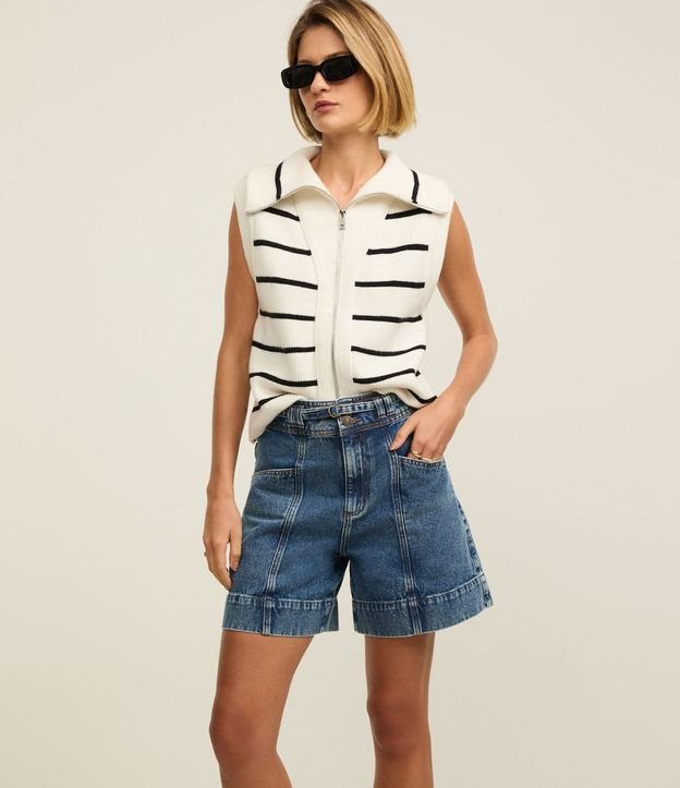 Short Regular Cintura Alta em Jeans com Cinto de Tecido