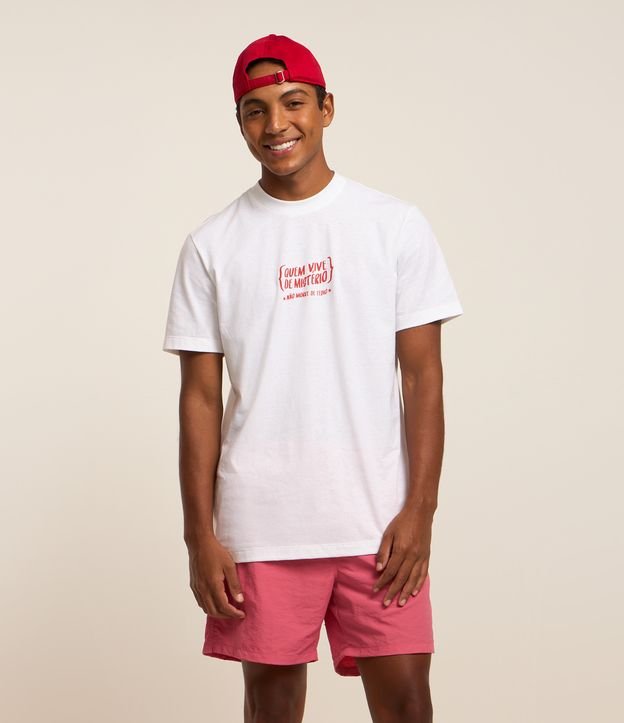 Camiseta Comfort em Algodão com Estampa Presente Misterioso
