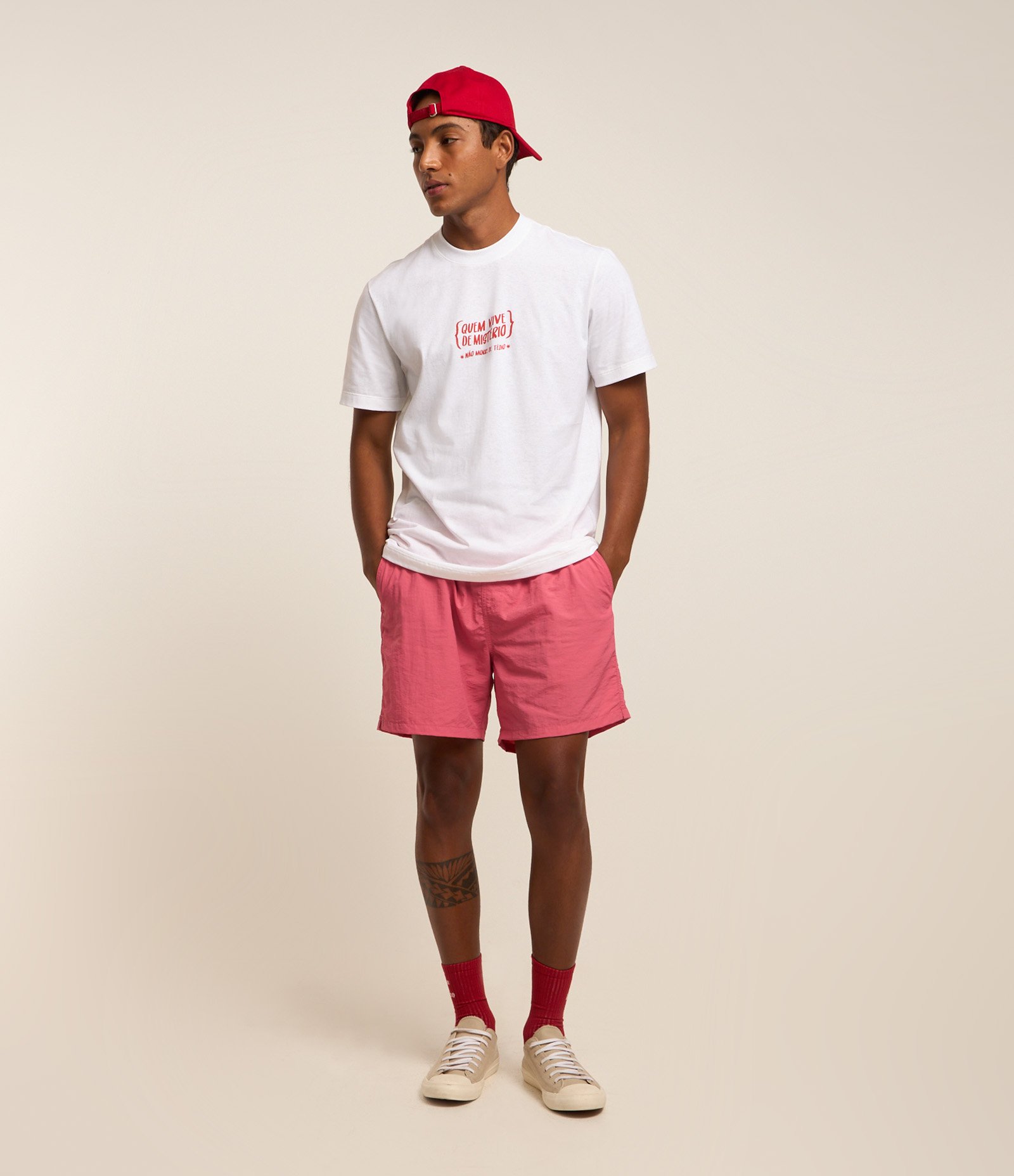 Camiseta Comfort em Algodão com Estampa Presente Misterioso Branco 2