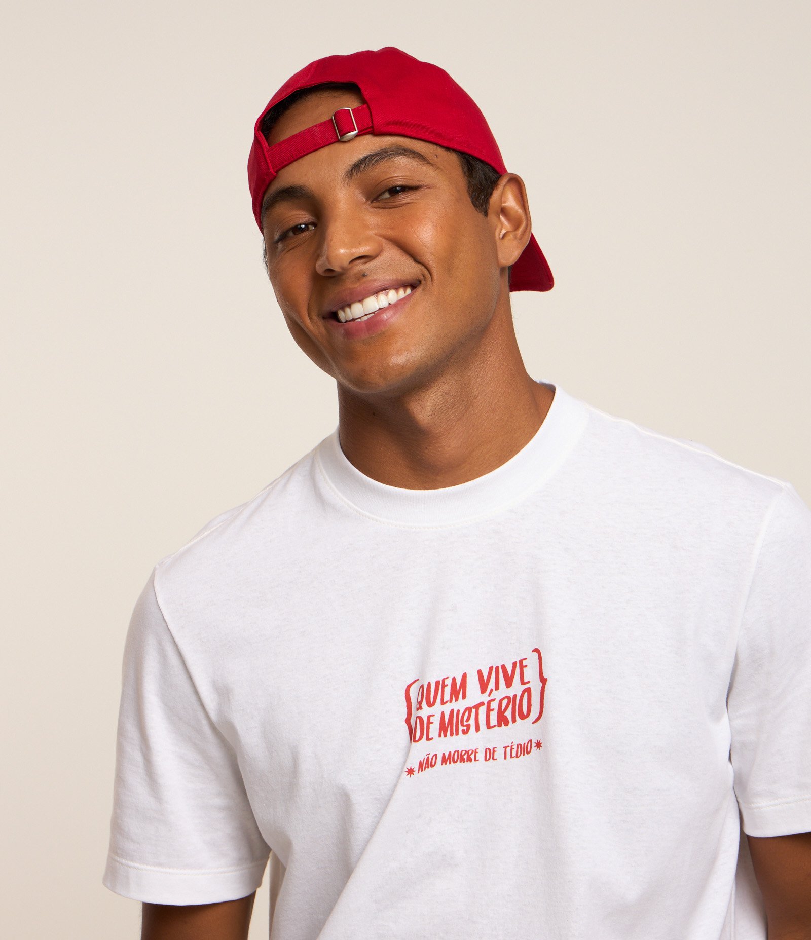 Camiseta Comfort em Algodão com Estampa Presente Misterioso Branco 3