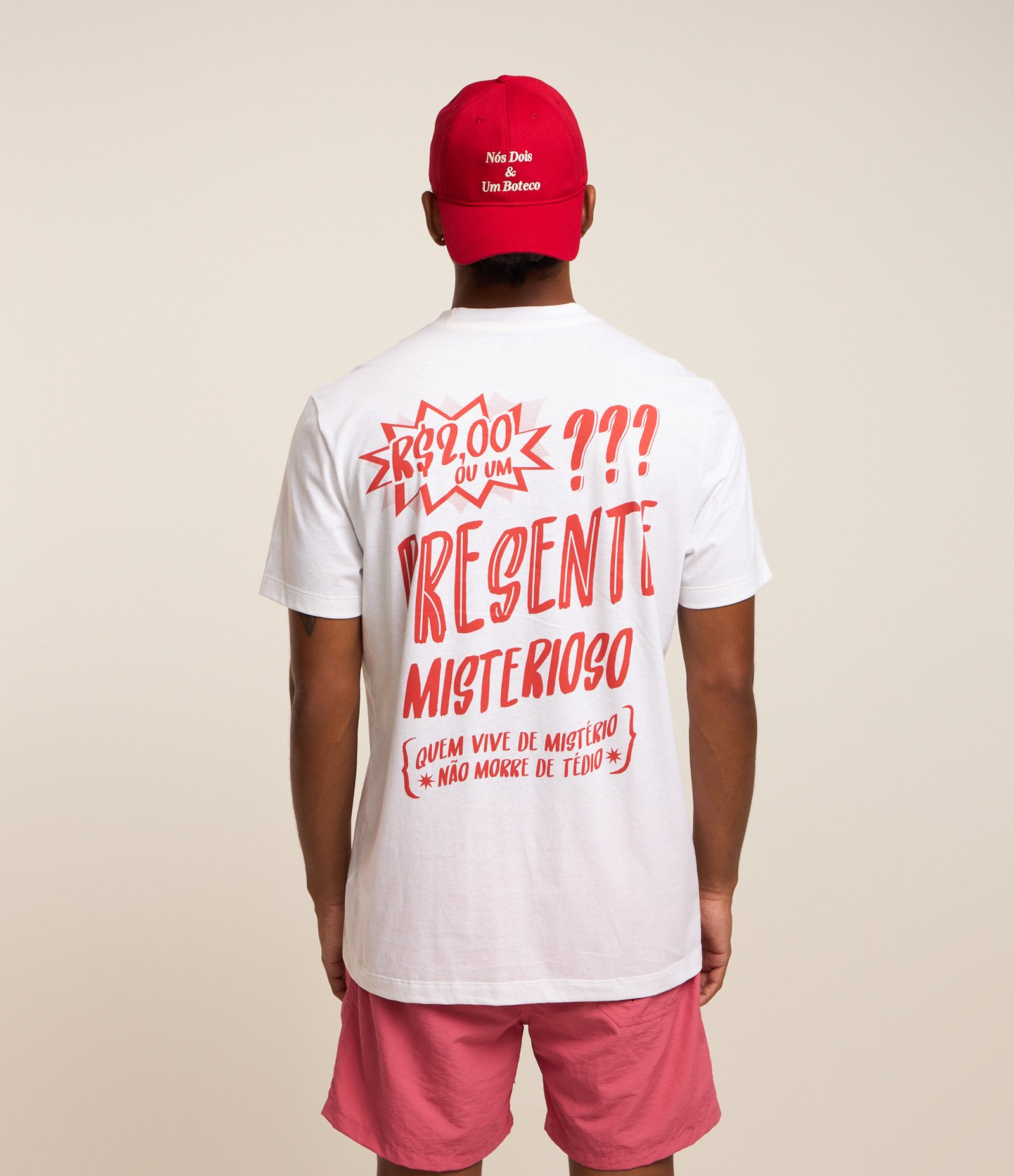 Camiseta Comfort em Algodão com Estampa Presente Misterioso Branco 4