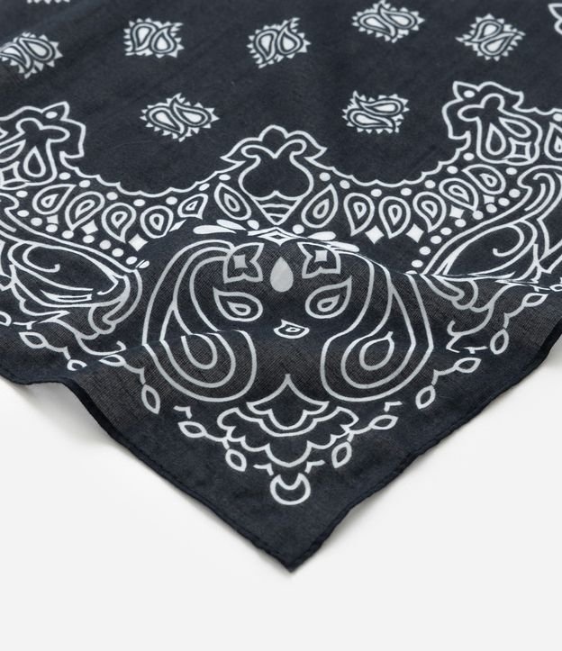 Lenço Bandana em Flanela com Estampa Paisley