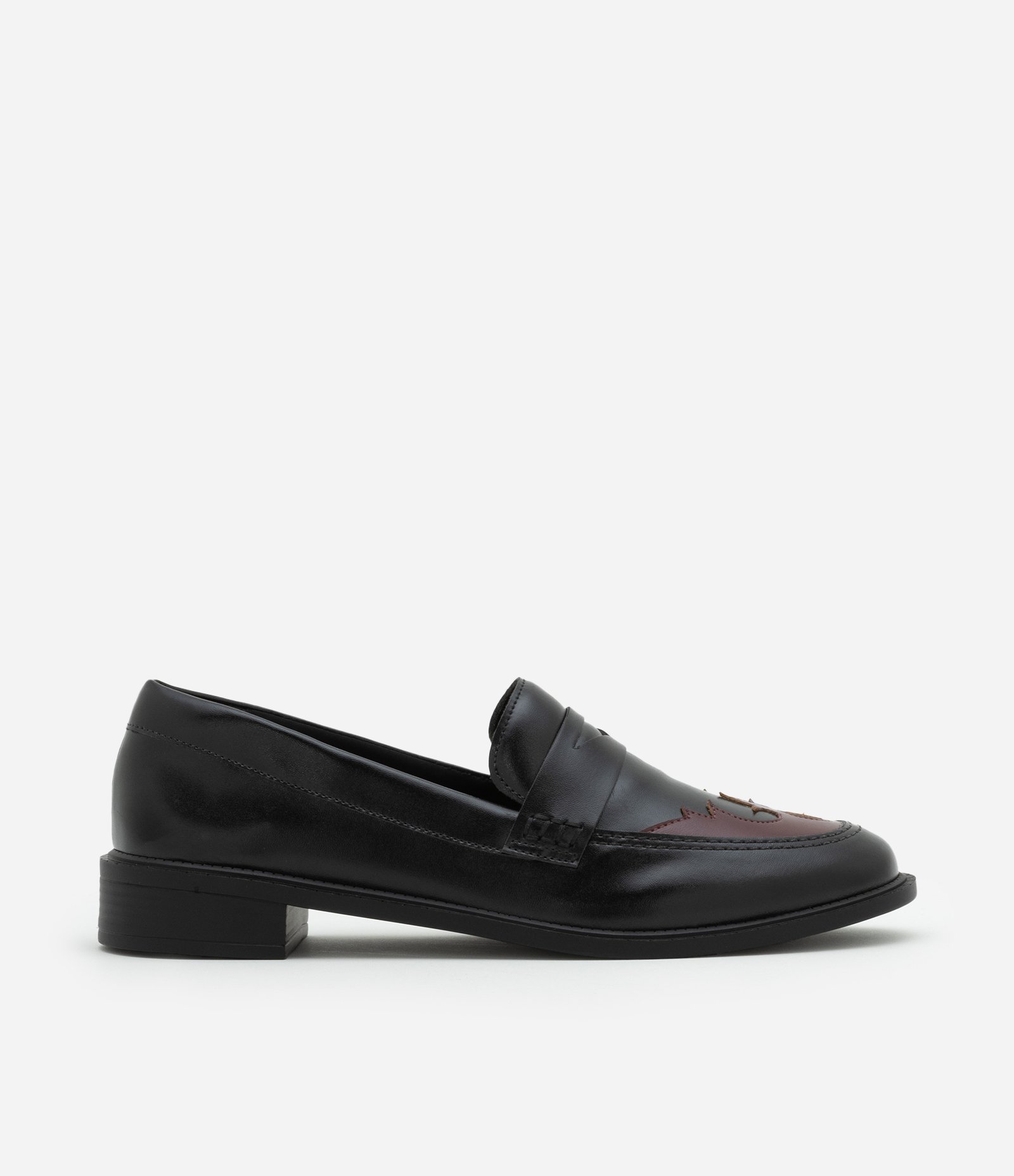 Sapato Loafer em PU com Recorte Diferenciado no Bico Preto 1