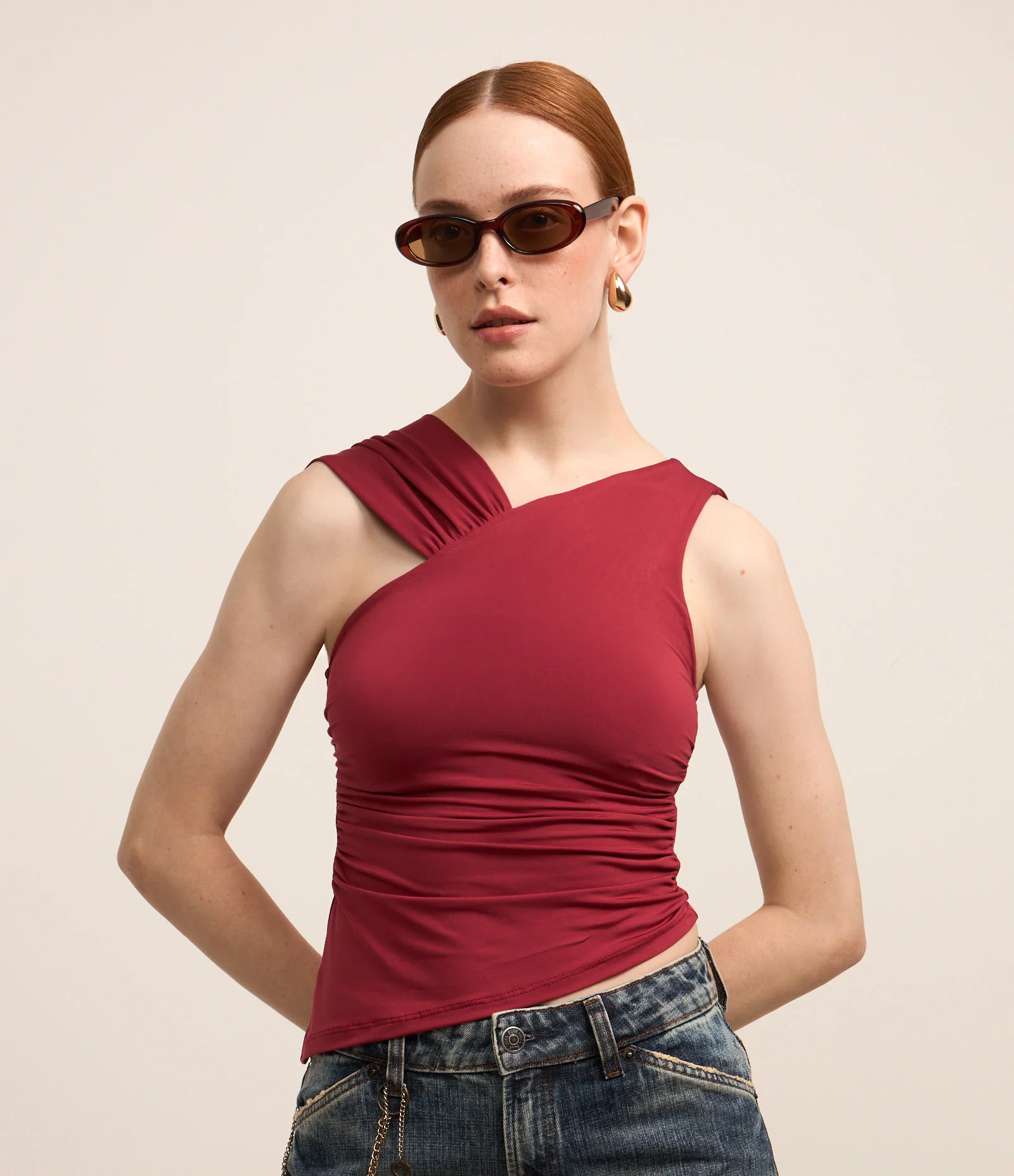 Blusa com Barra Assimétrica e Detalhes Drapeados Vermelho 1