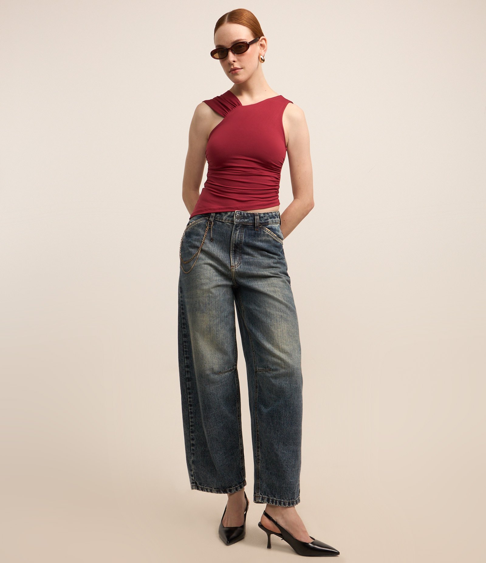 Blusa com Barra Assimétrica e Detalhes Drapeados Vermelho 2