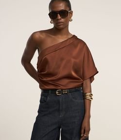 Blusa Acetinada com Ombro Único e Drapeado Lateral