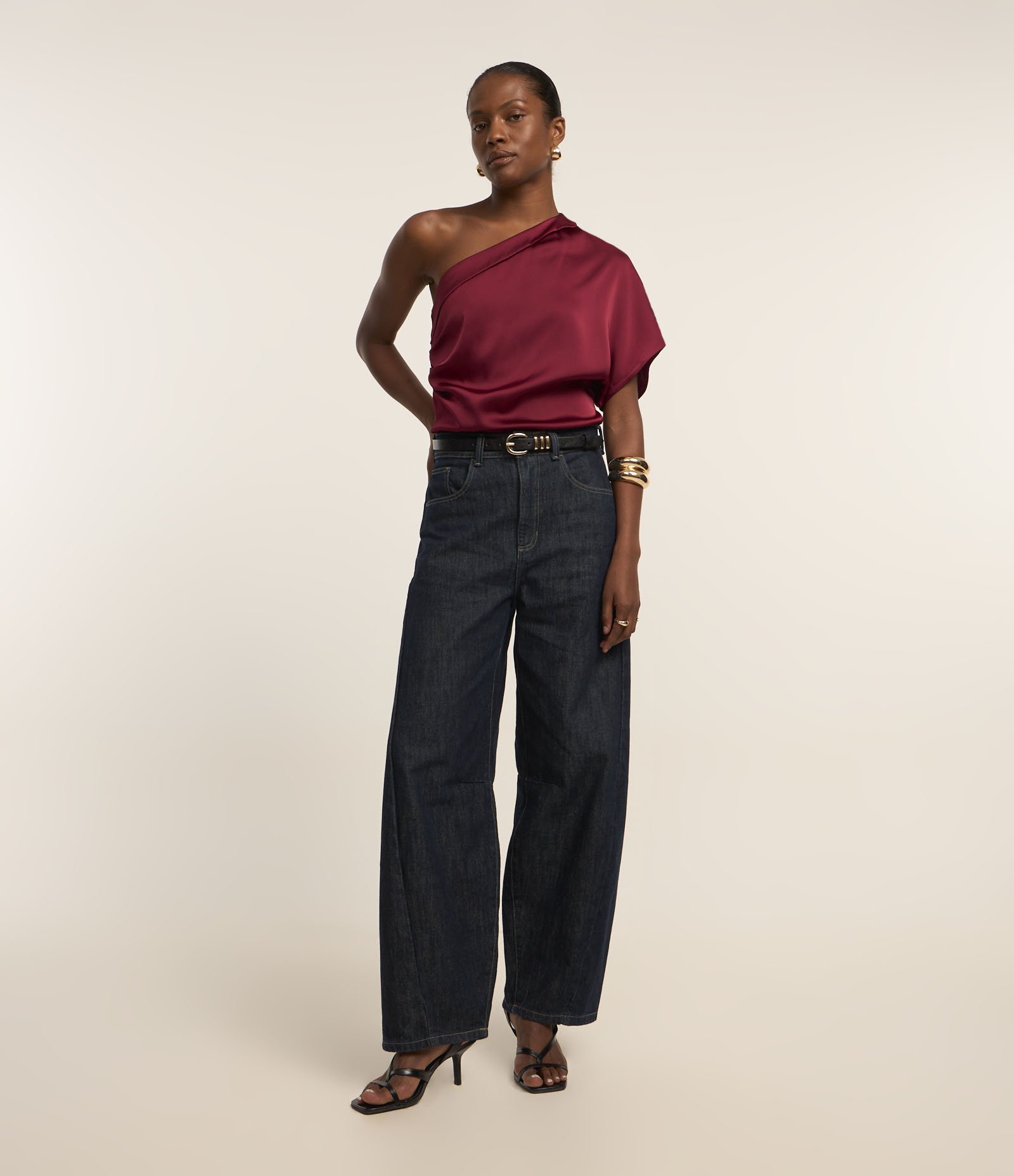 Blusa Acetinada com Ombro Único e Drapeado Lateral Vermelho 2