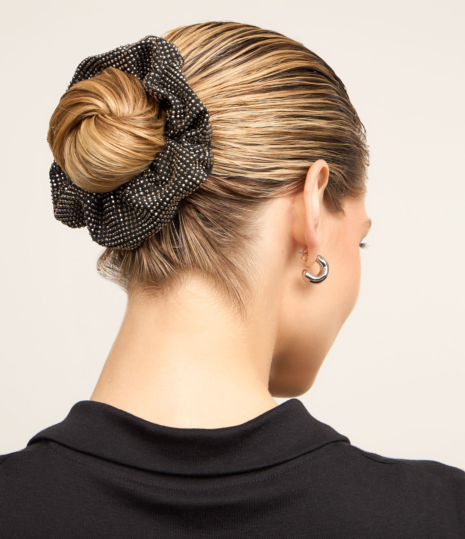 Scrunchie com Strass Aplicados Preto 1