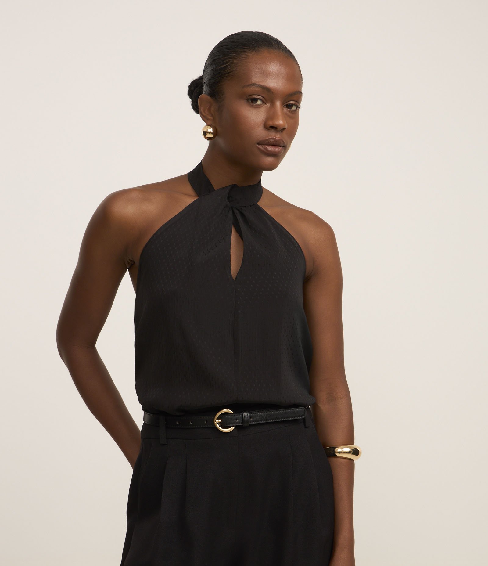 Blusa Sem Manga em Chiffon com Gola Halter Preto 1