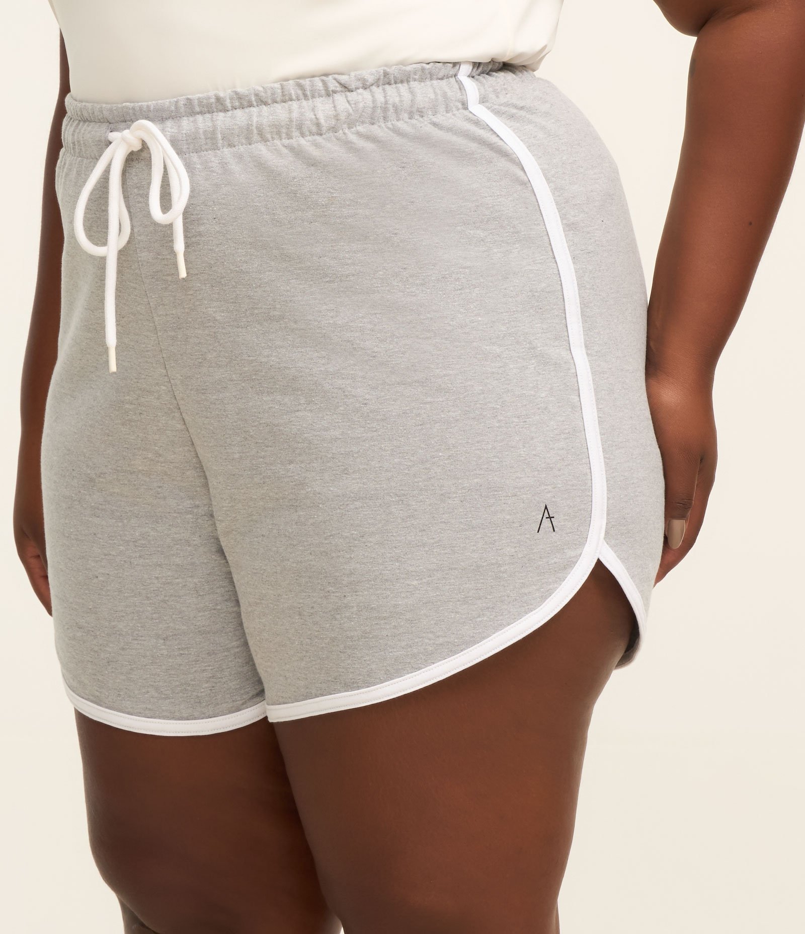Short Runner em Moletinho Curve e Plus Size Cinza Mescla 2