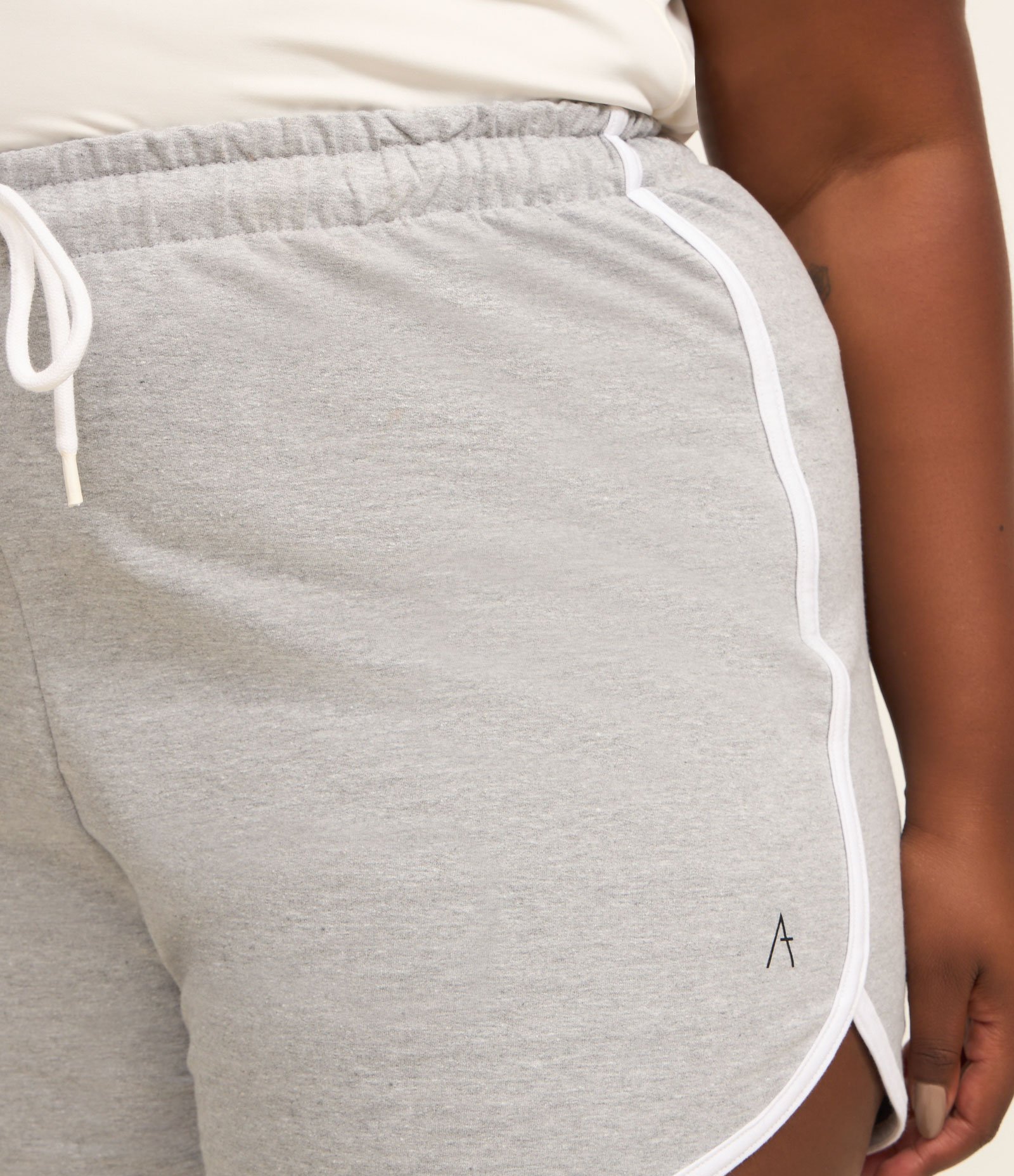 Short Runner em Moletinho Curve e Plus Size Cinza Mescla 4