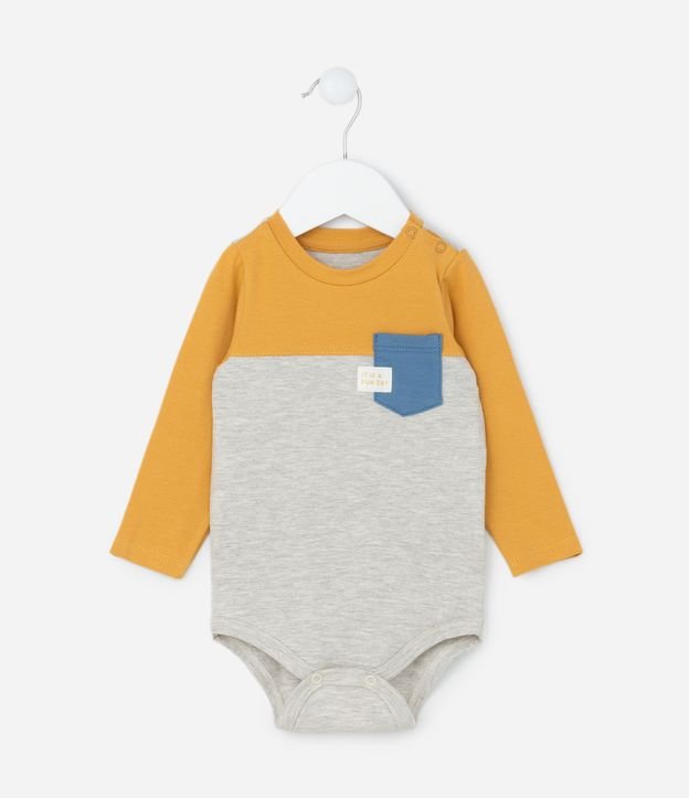 Body Infantil com Recortes e Bolso - Tam 0 a 24 meses