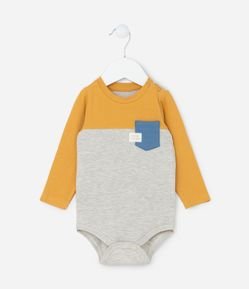 Body Infantil com Recortes e Bolso - Tam 0 a 24 meses
