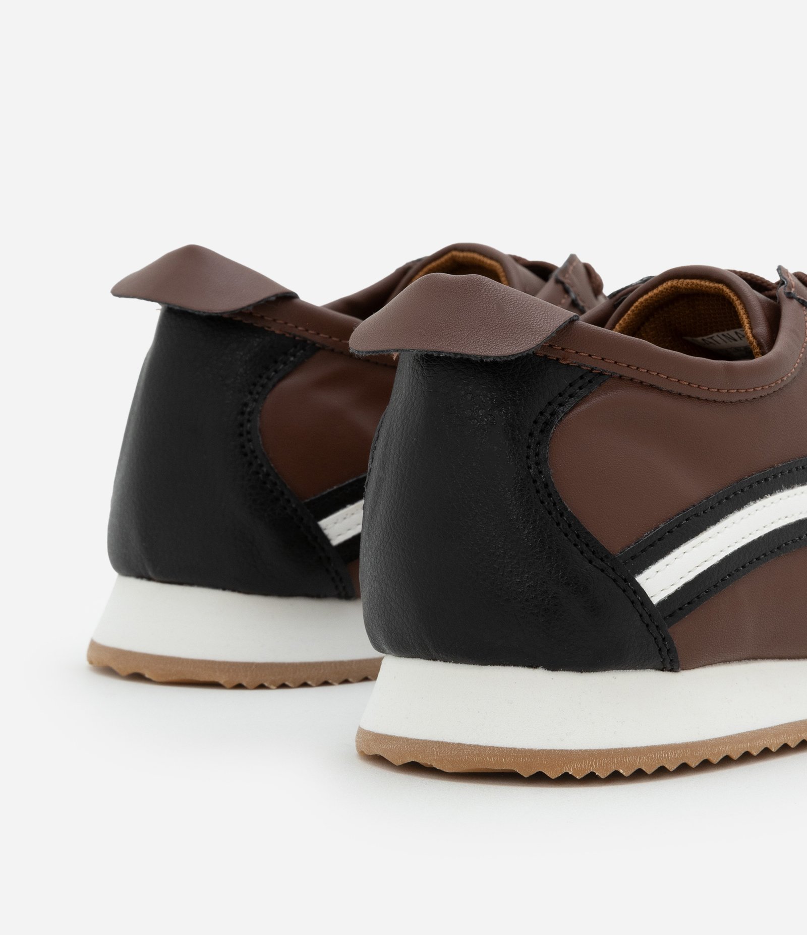 Tênis em Pu com Sola Diferenciada e Detalhe Lateral Marrom 3