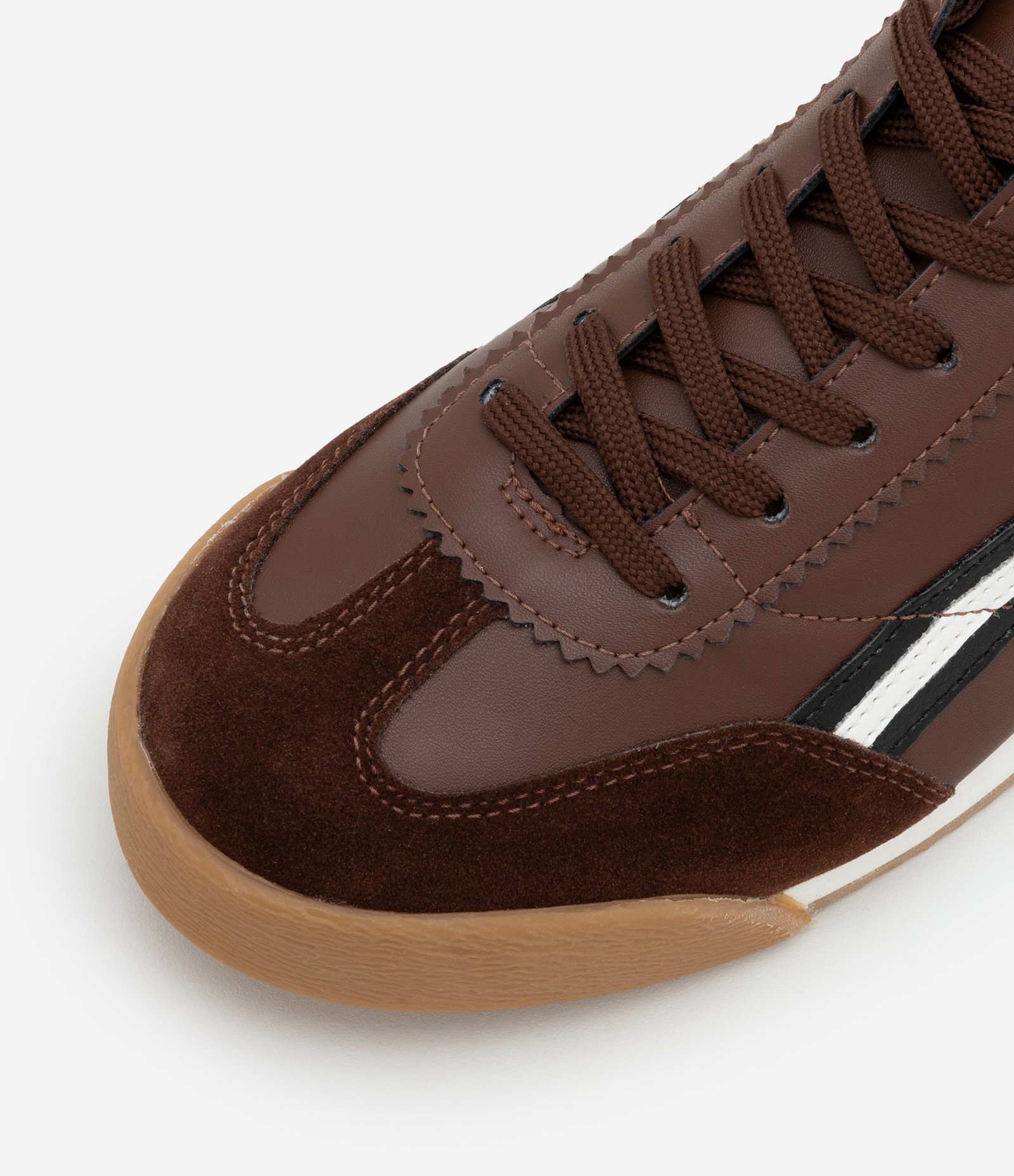 Tênis em Pu com Sola Diferenciada e Detalhe Lateral Marrom 5