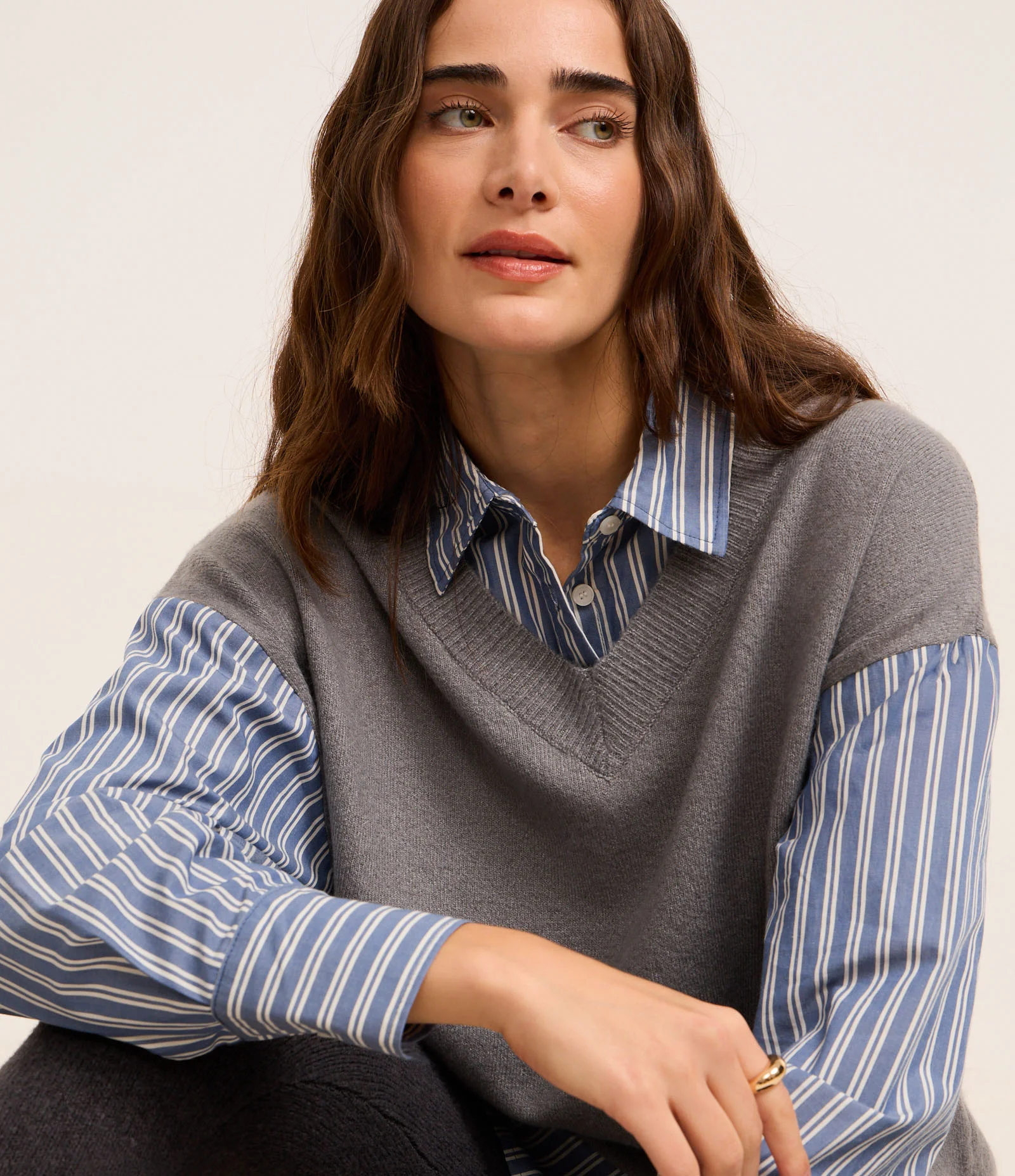 Camisa Oversized com Colete em Tricô com Listras e Botões Cinza 8