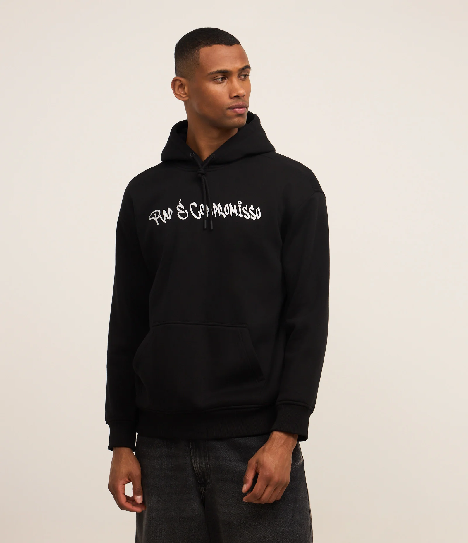Casaco Comfot em Fleece com Estampa Sabotage Rap é Compromisso Preto 1