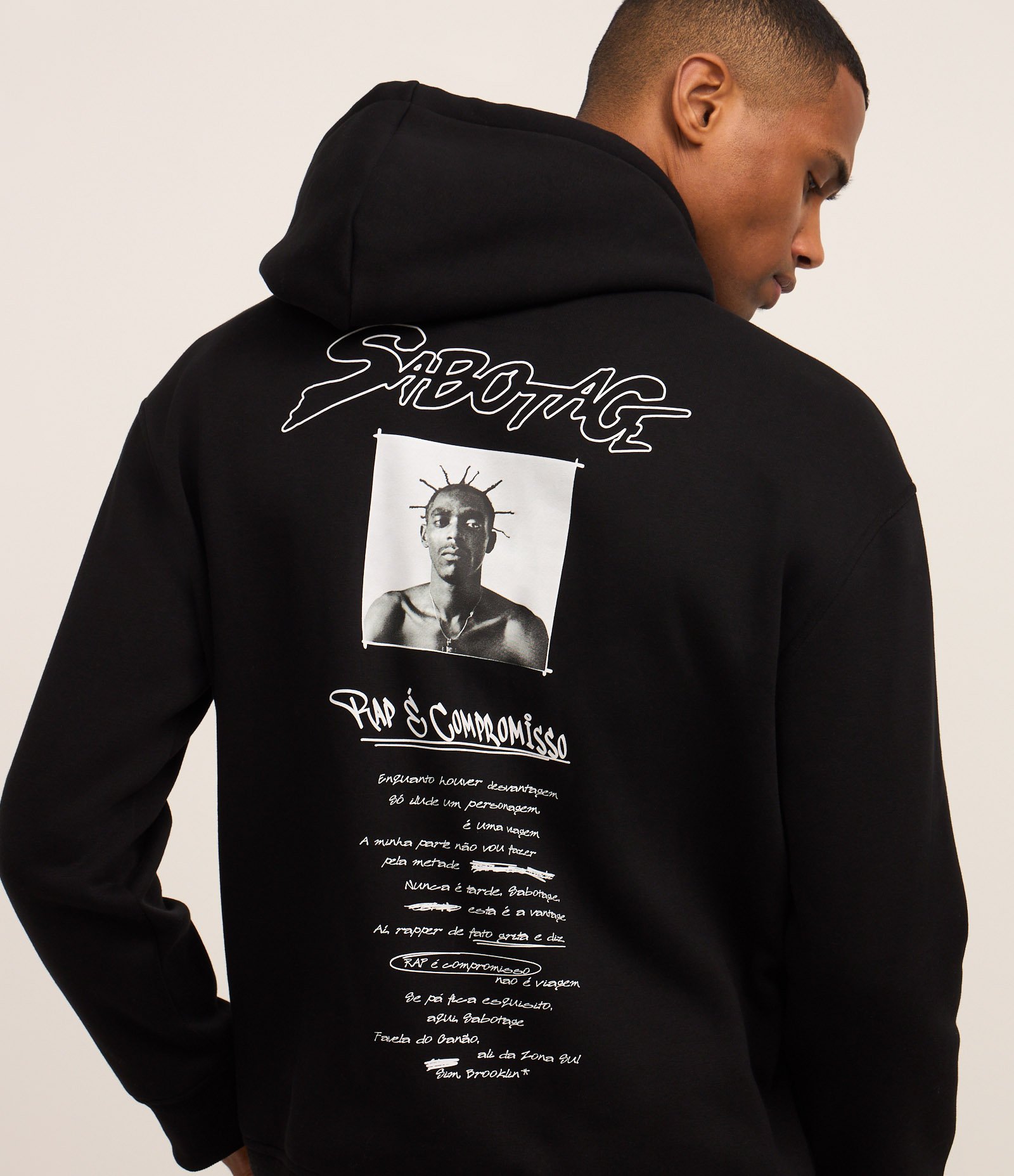 Casaco Comfot em Fleece com Estampa Sabotage Rap é Compromisso Preto 2