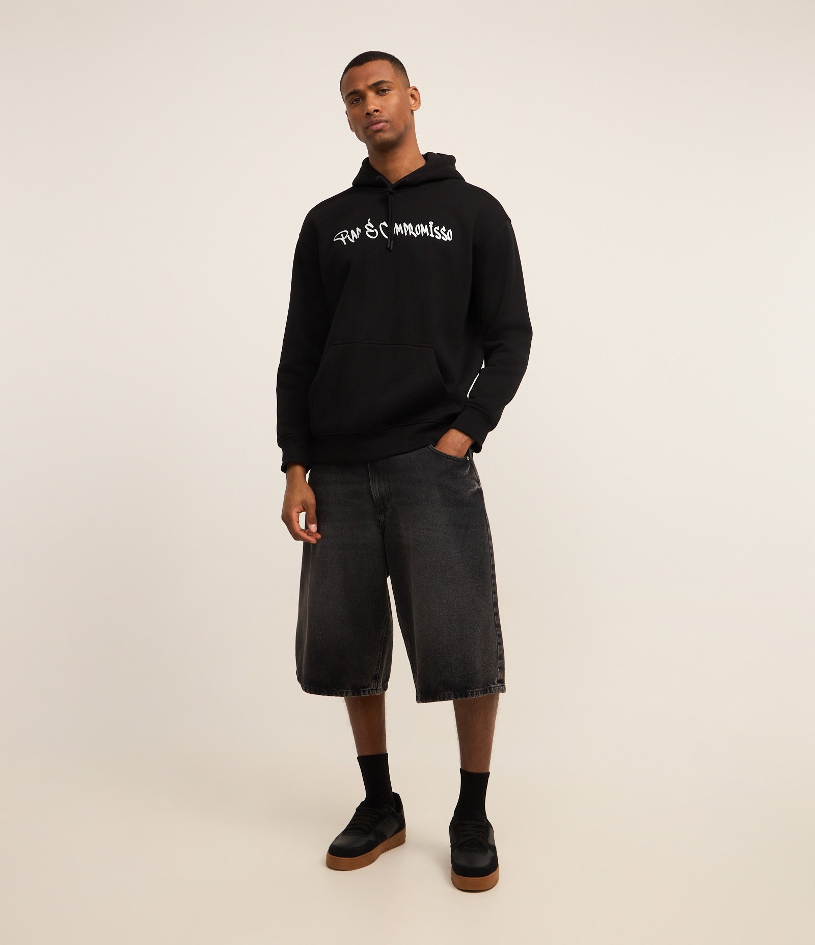 Casaco Comfot em Fleece com Estampa Sabotage Rap é Compromisso Preto 4