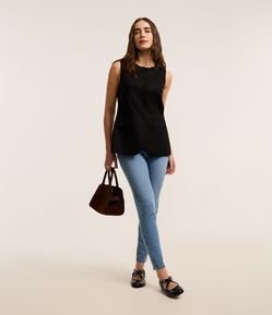 Calça Skinny em Jeans com Cintura Alta