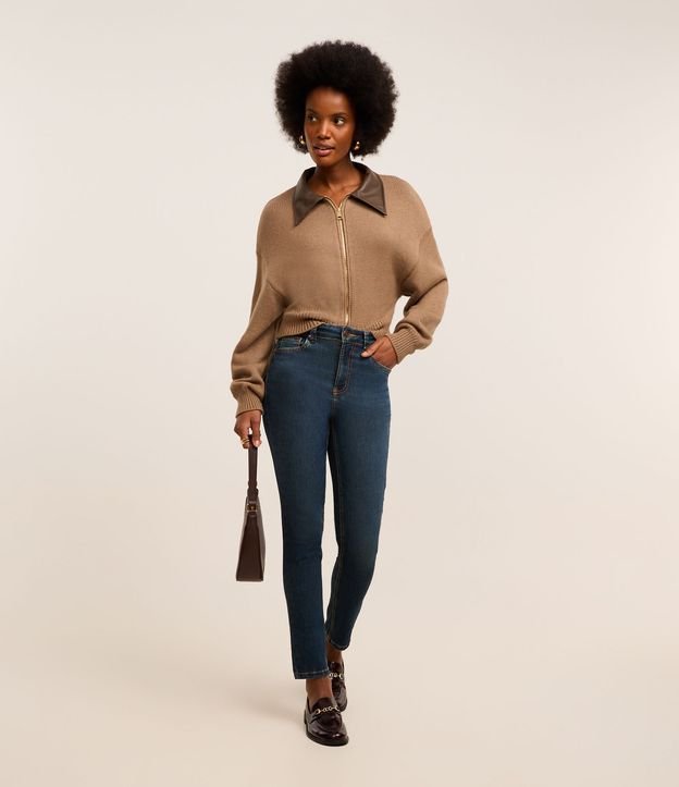 Calça Skinny em Jeans com Cintura Alta