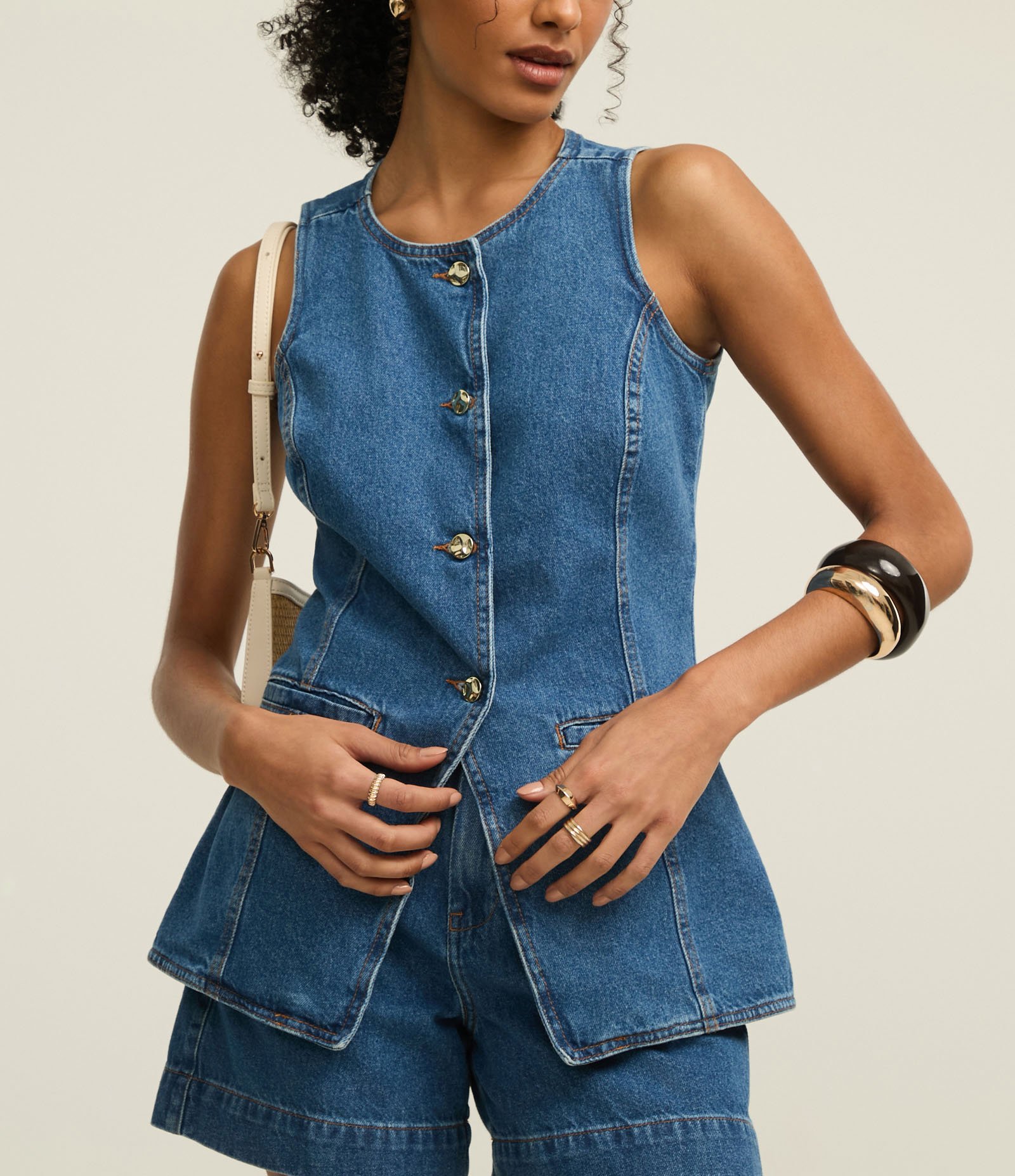 Colete Alongado em Jeans Cinturado com Botões Médio 3